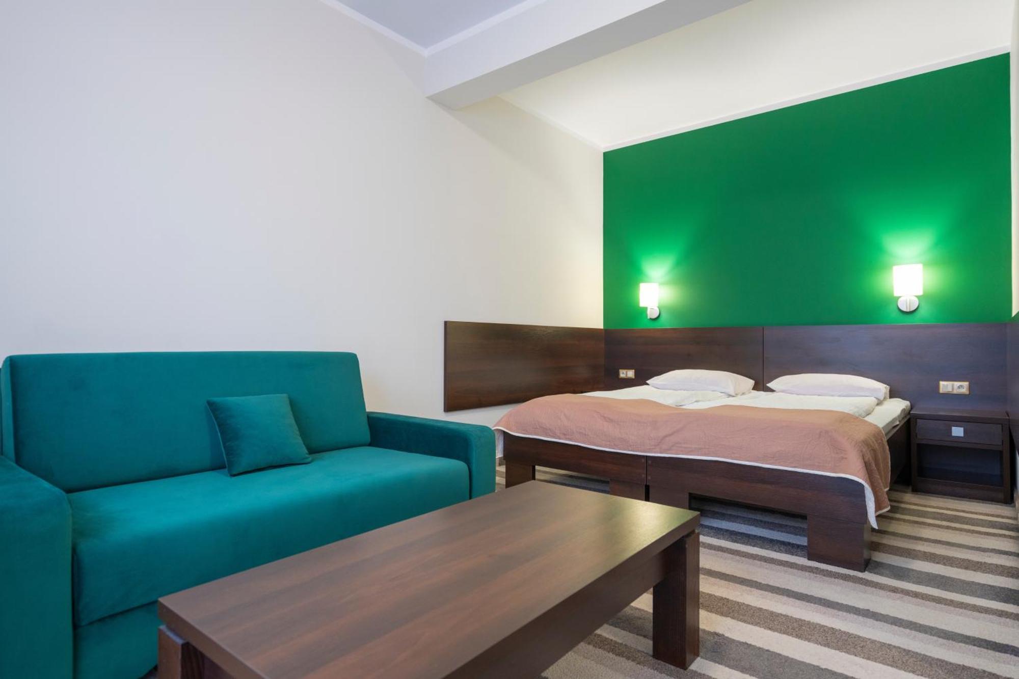 Deluxe Family Room