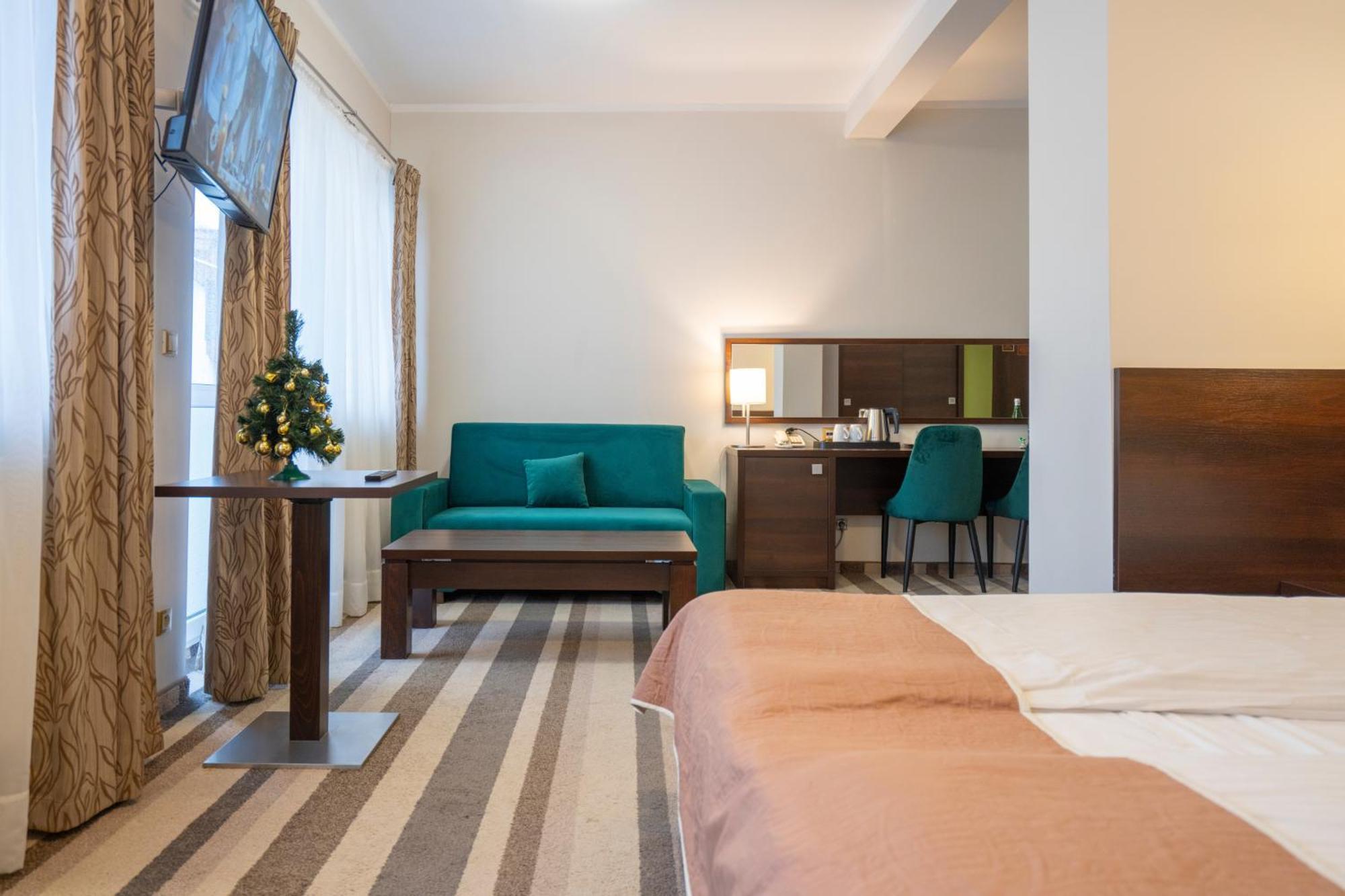 Deluxe Family Room