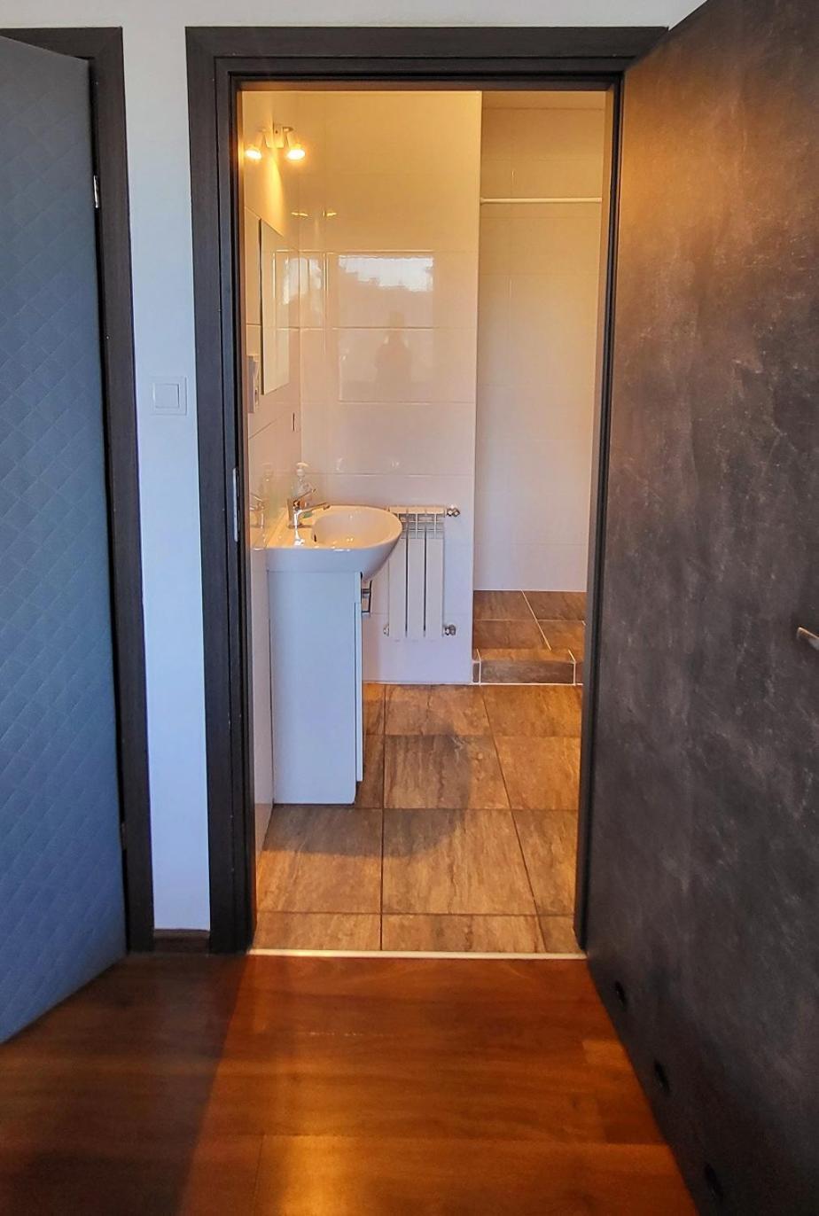 Double Room,1509154261:JPEG