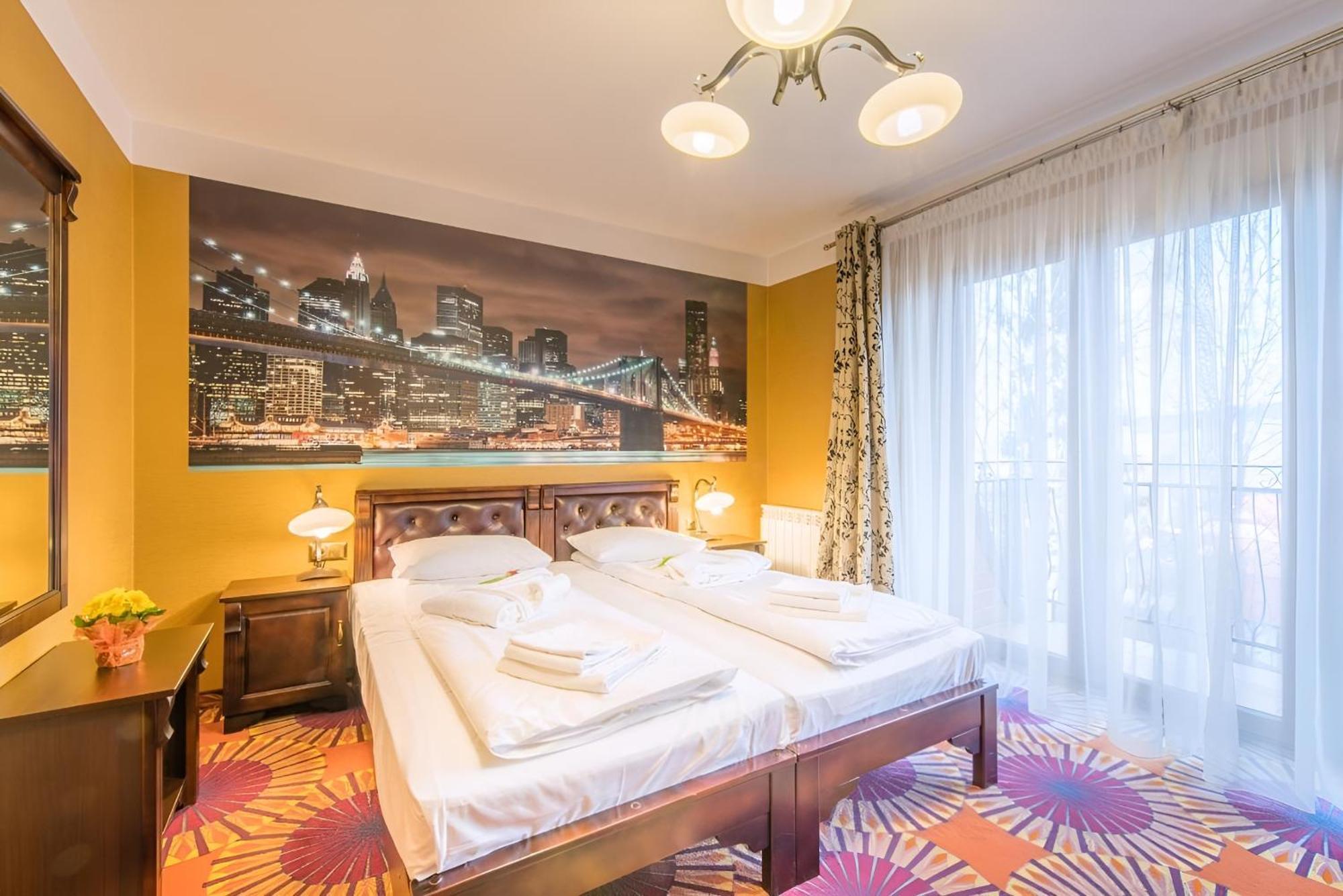 Deluxe Double Room Shower