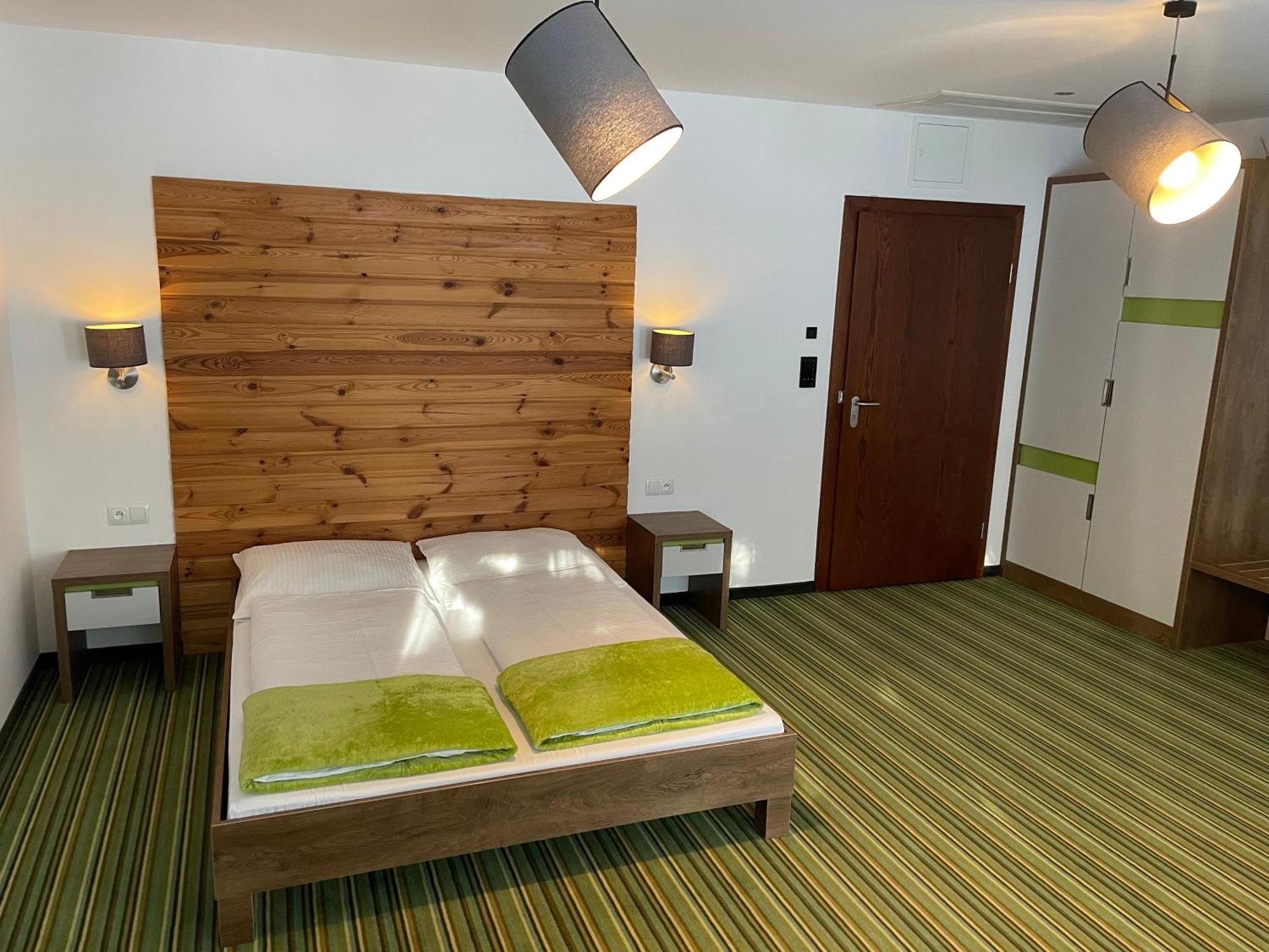 Deluxe Double Room Bath