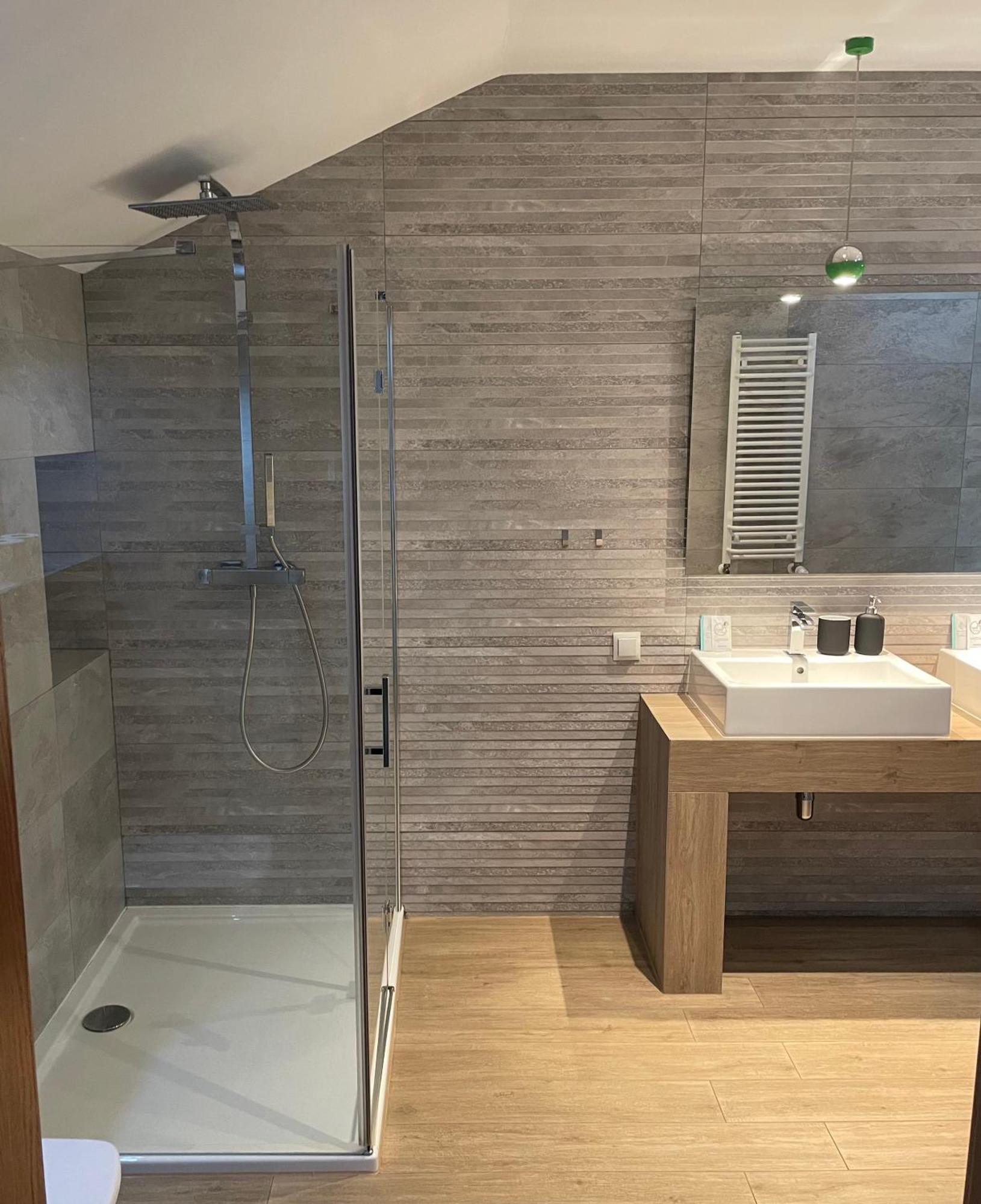 Deluxe Double Room Bath