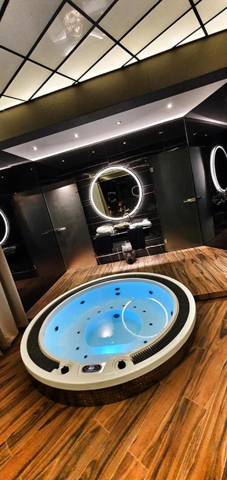 Large Apartment Jacuzzi