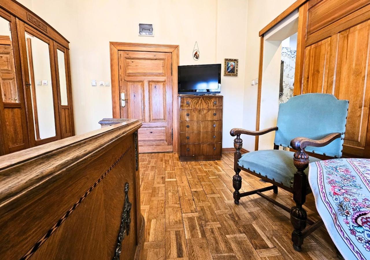 Double Room Private Bathroom