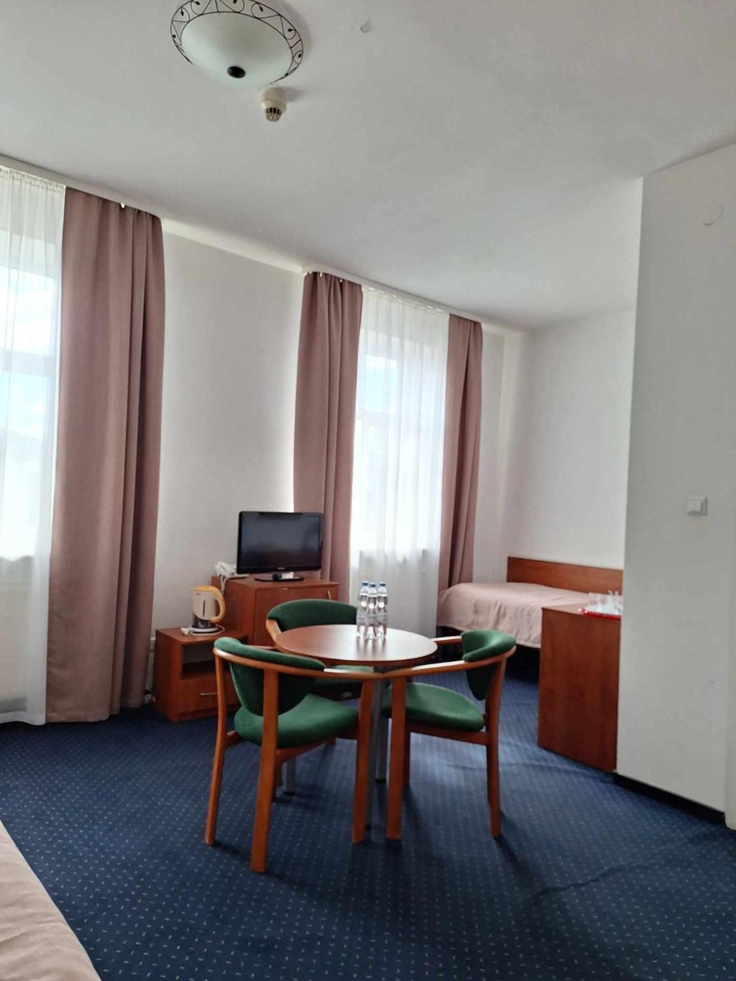 Economy Triple Room