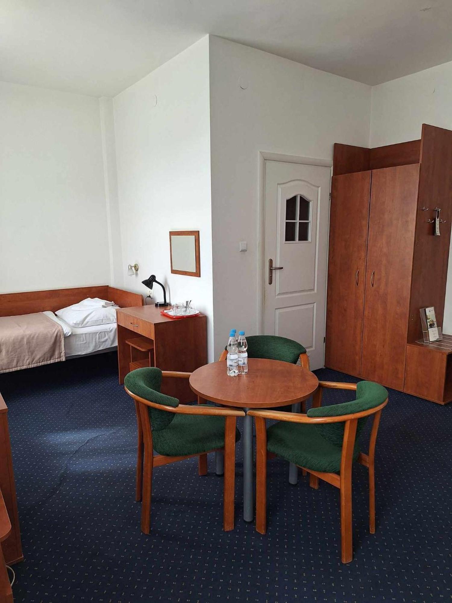 Economy Triple Room