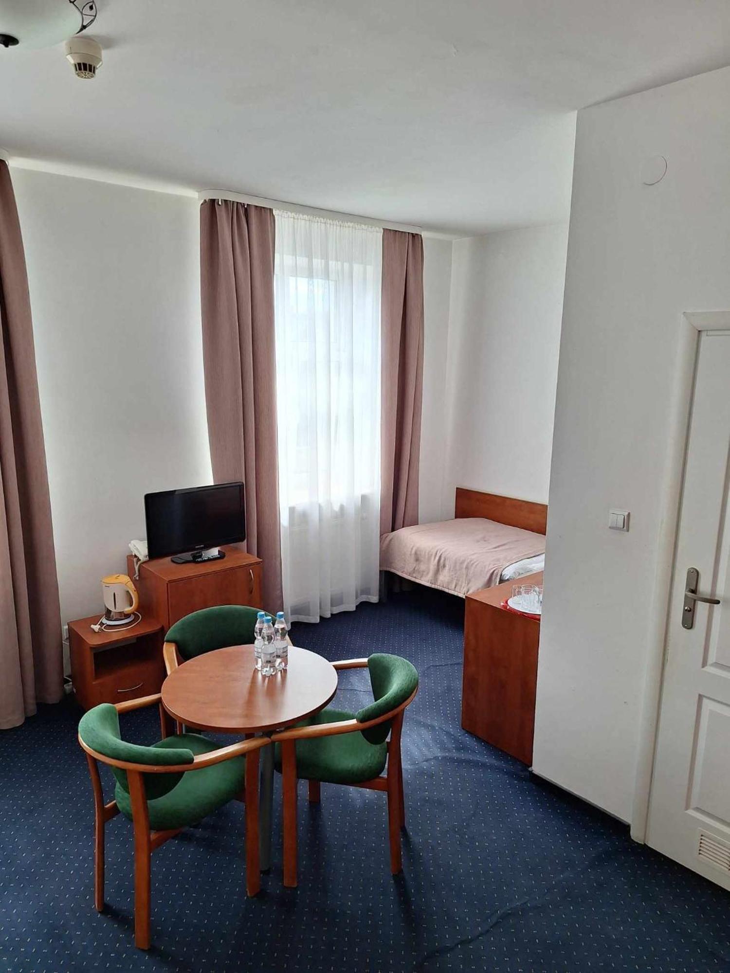 Economy Triple Room