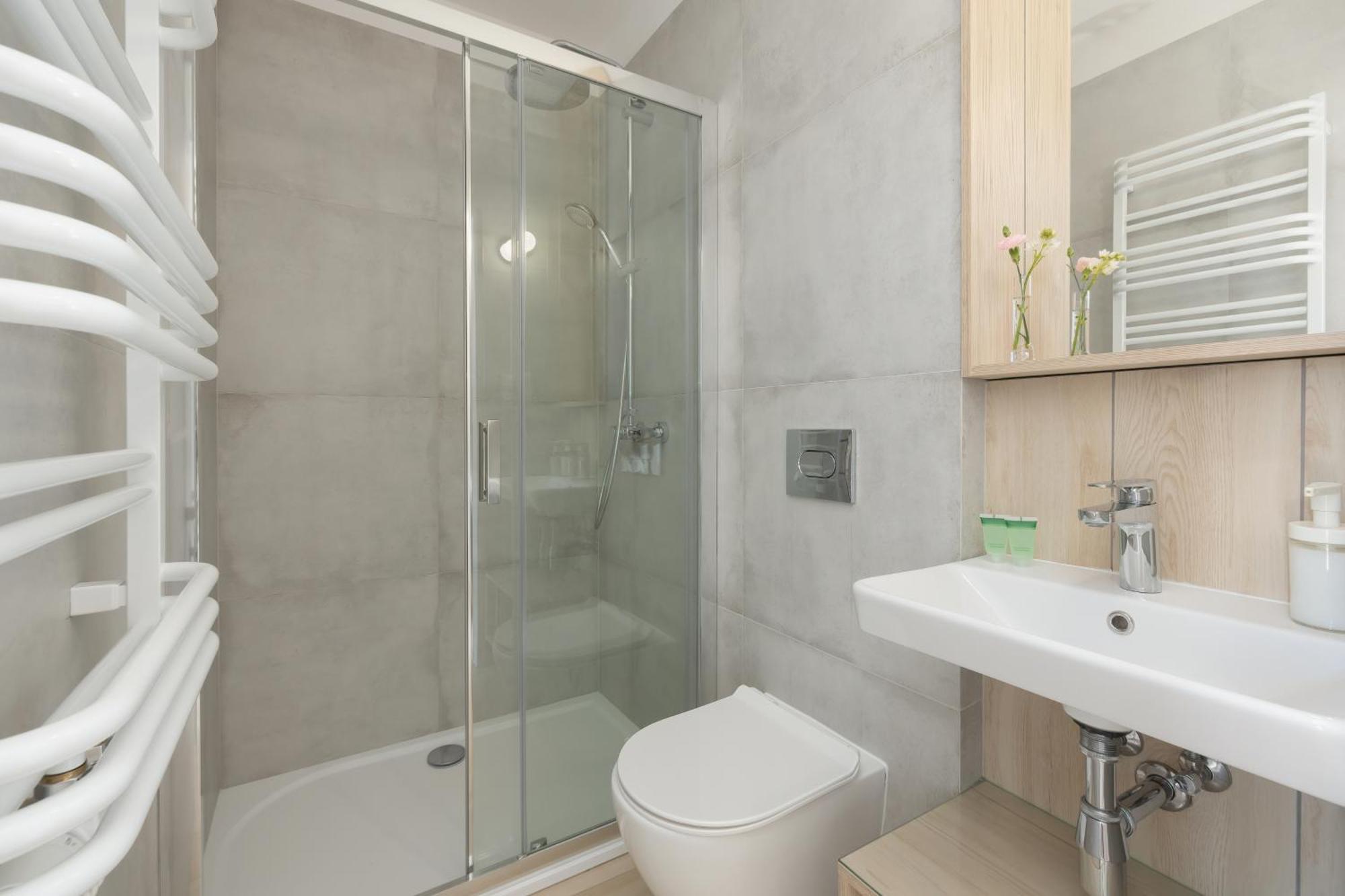 Double or Twin Room Bathroom