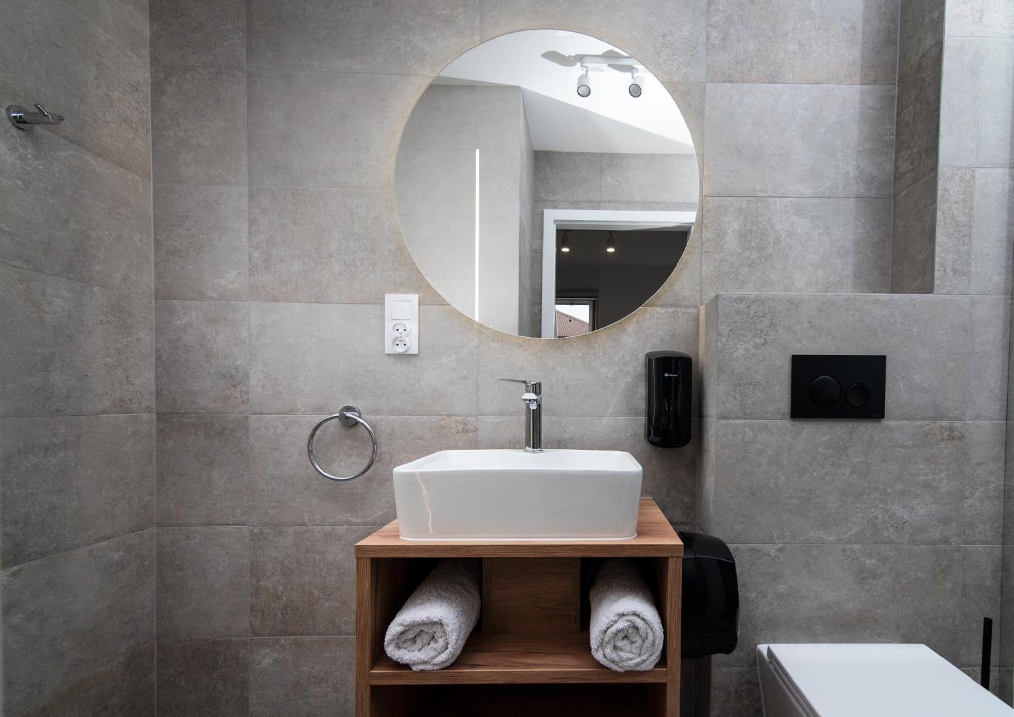 Family Room Private Bathroom