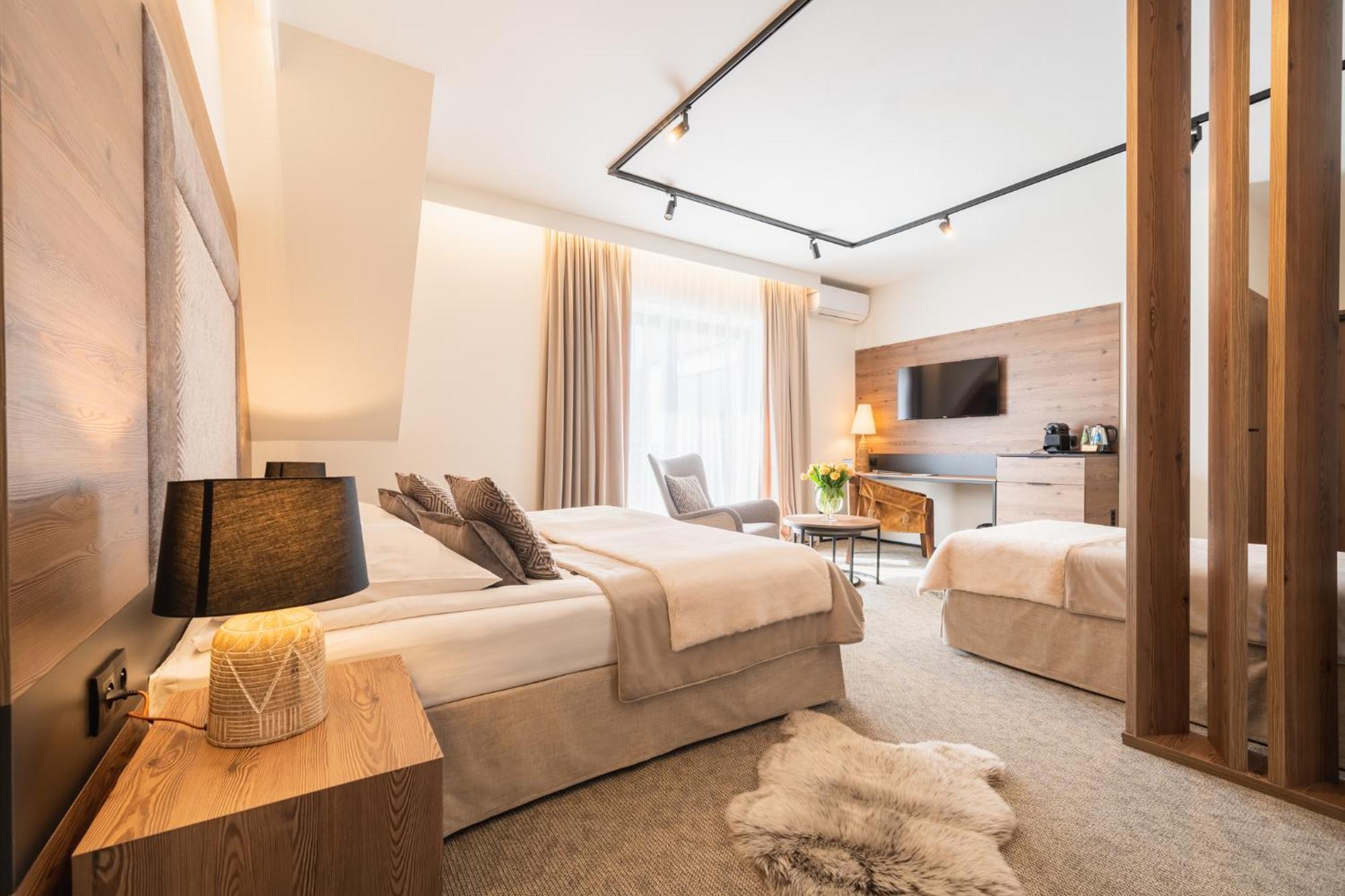 Triple room bathroom unlimited access to water park