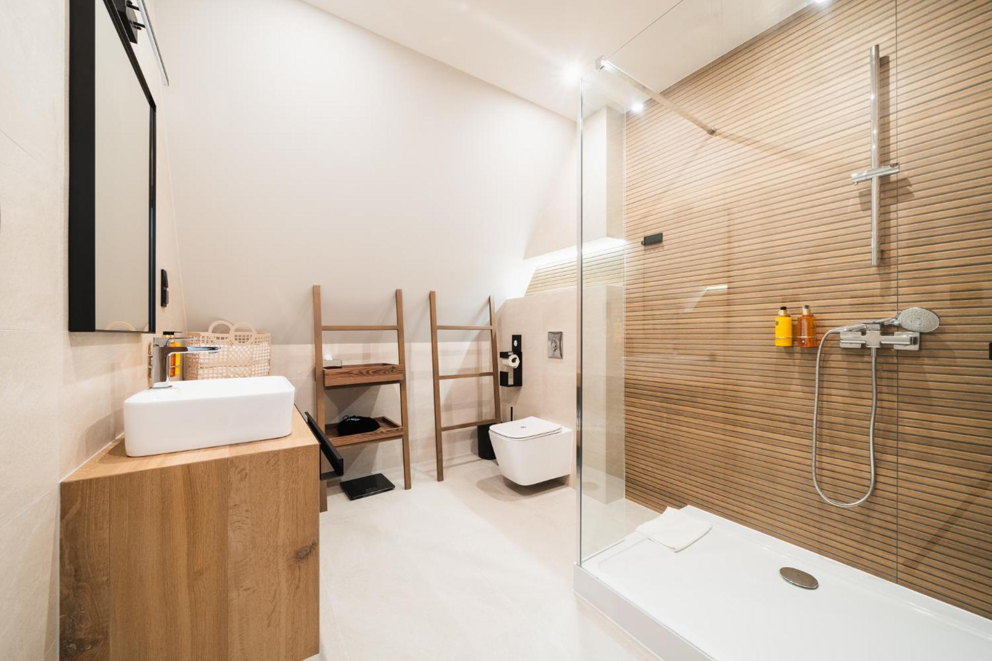 Quadruple room bathroom unlimited access to water park