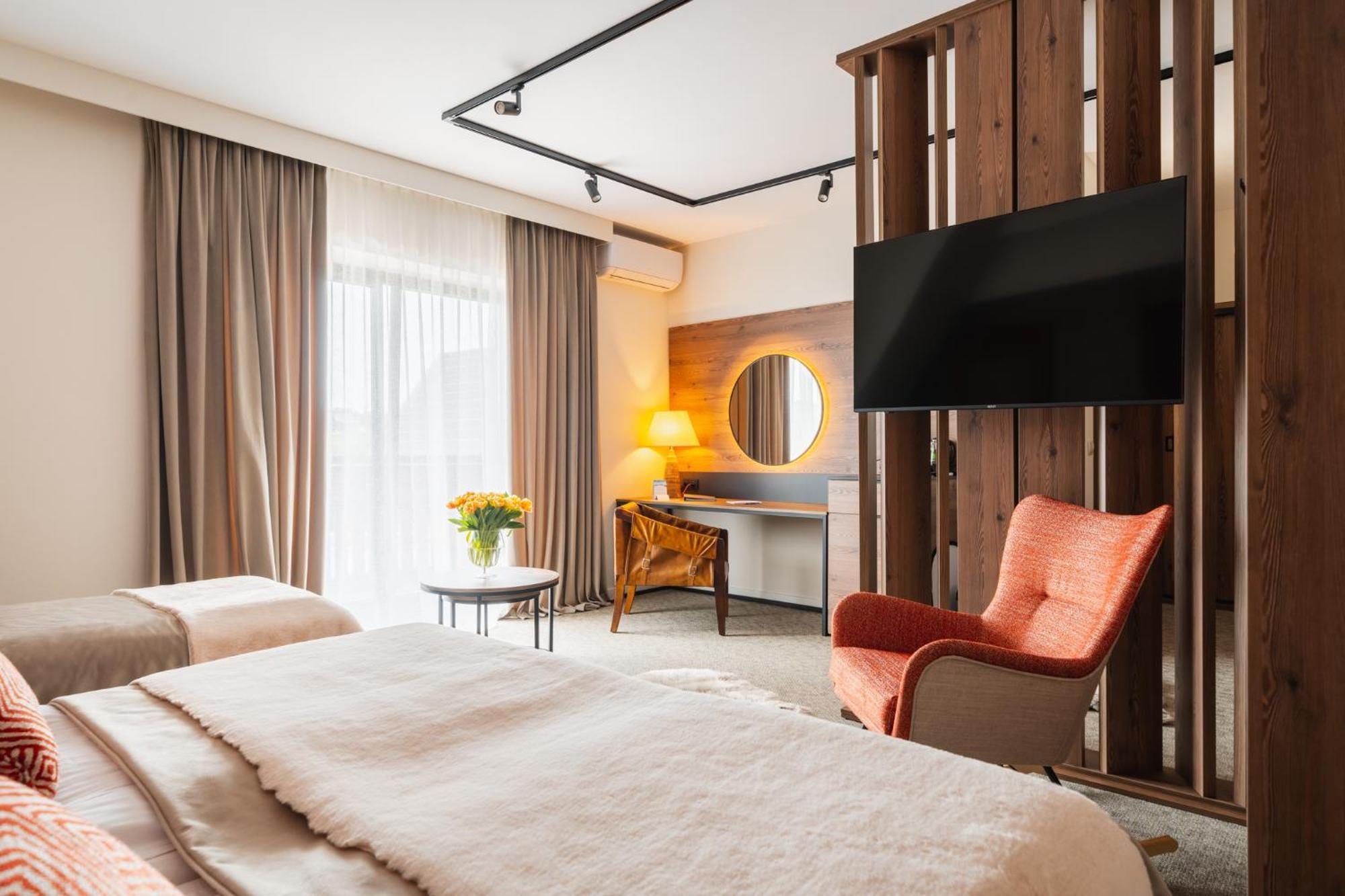 Triple room bathroom unlimited access to water park