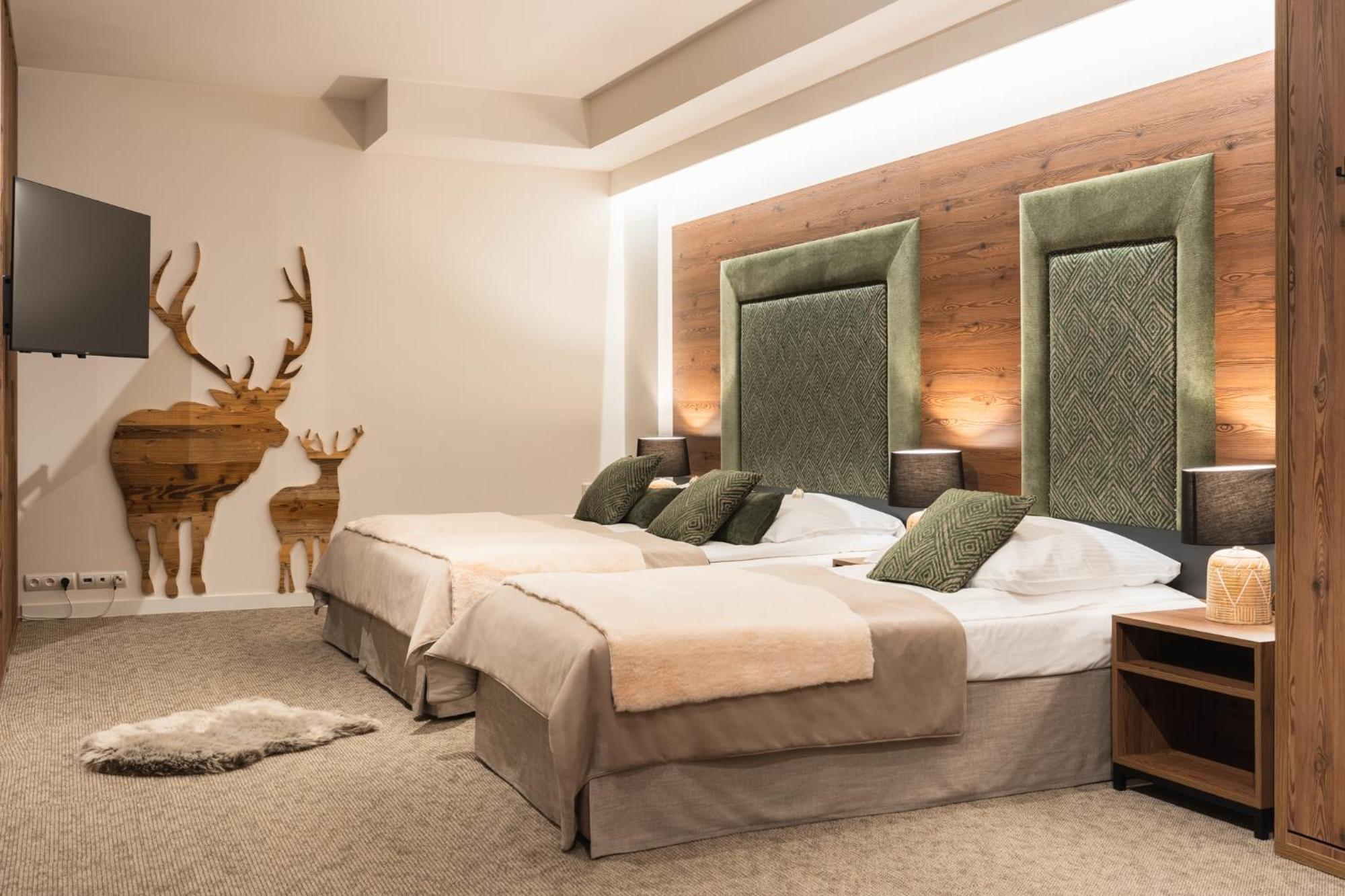 Triple room bathroom unlimited access to water park
