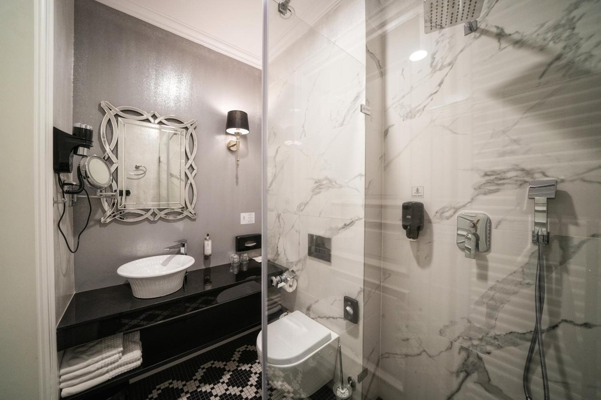 Superior Double Room with Bath in the Residence