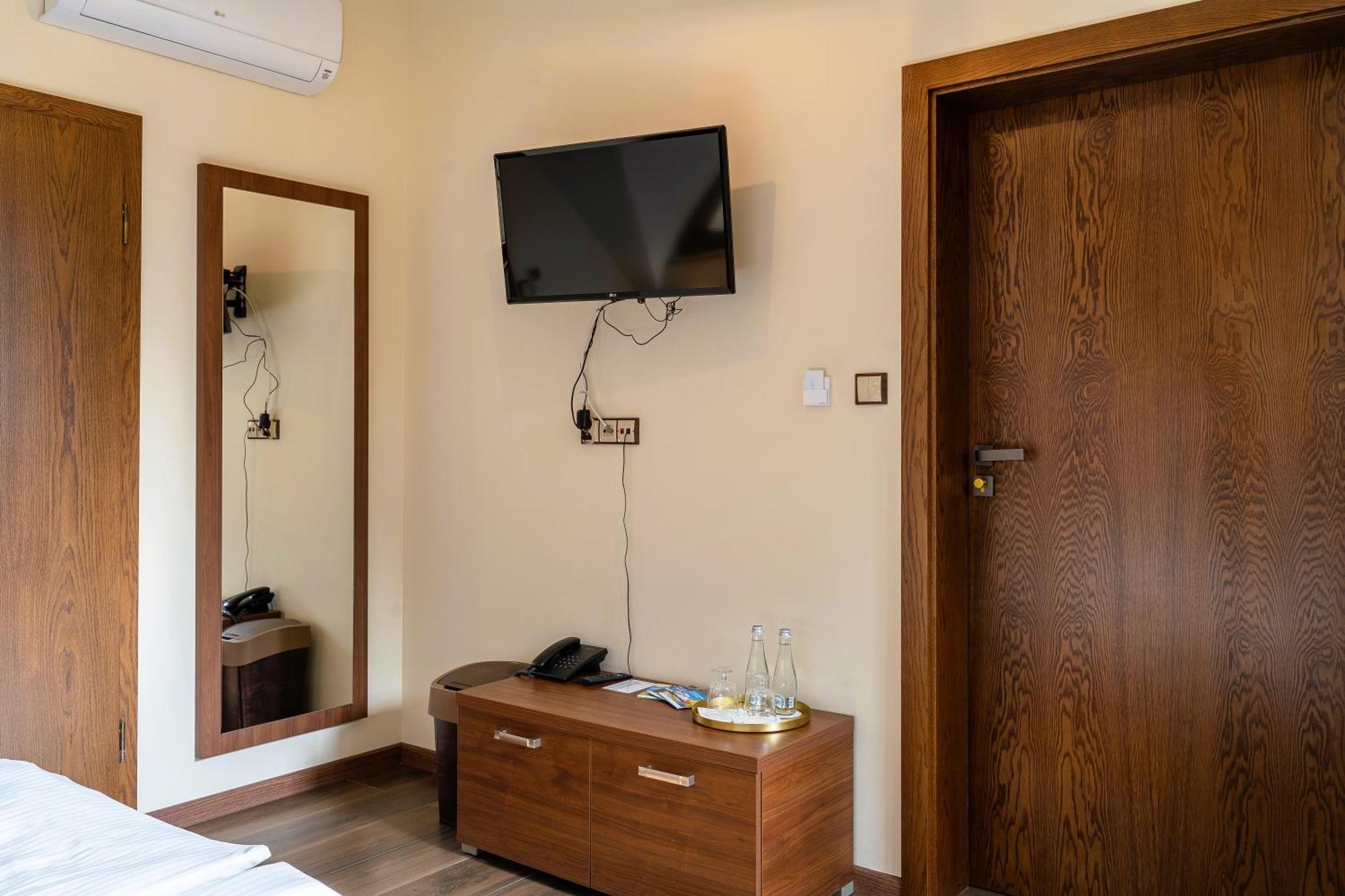Double Room Private Bathroom