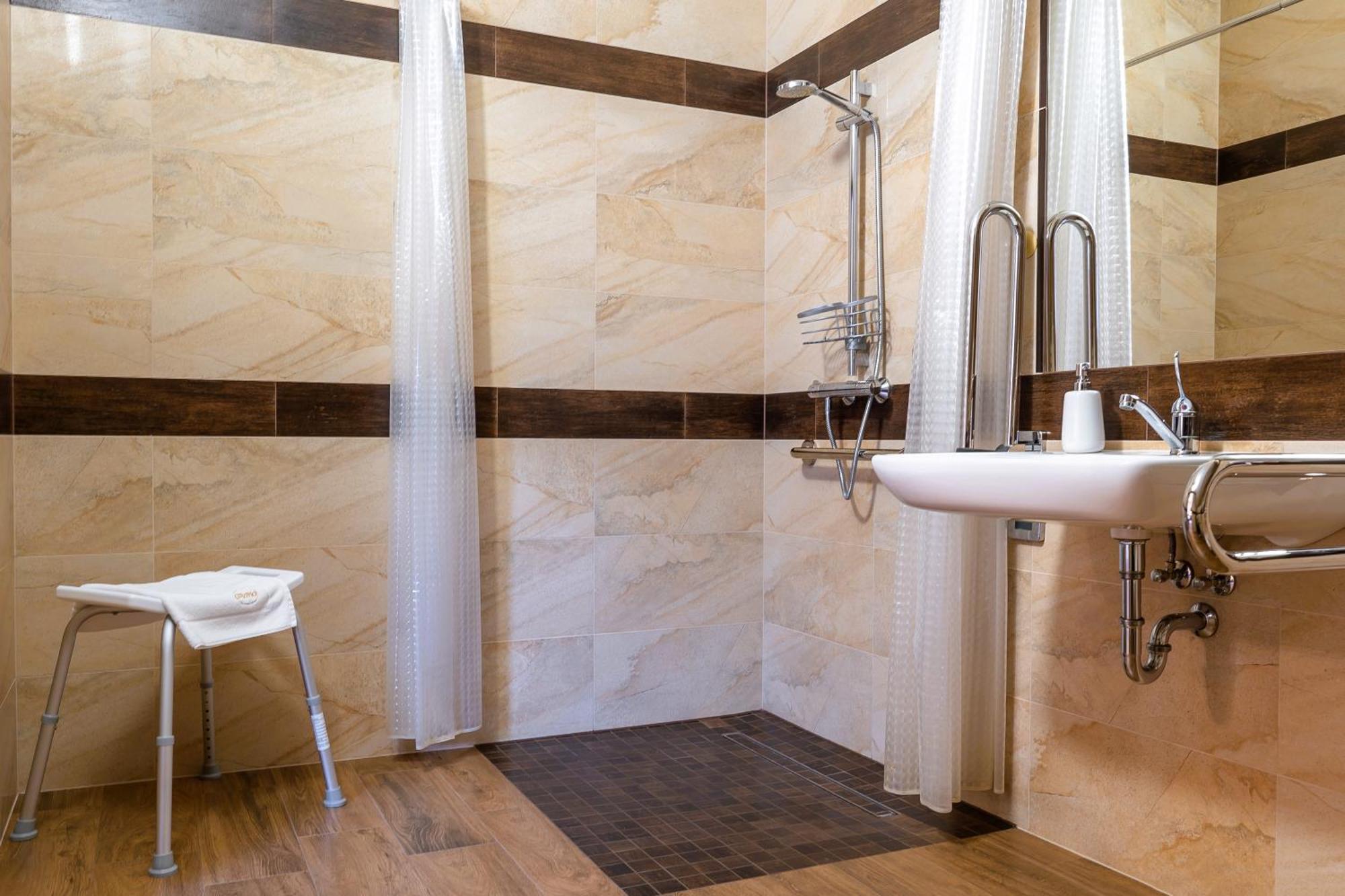 Double Room Private Bathroom
