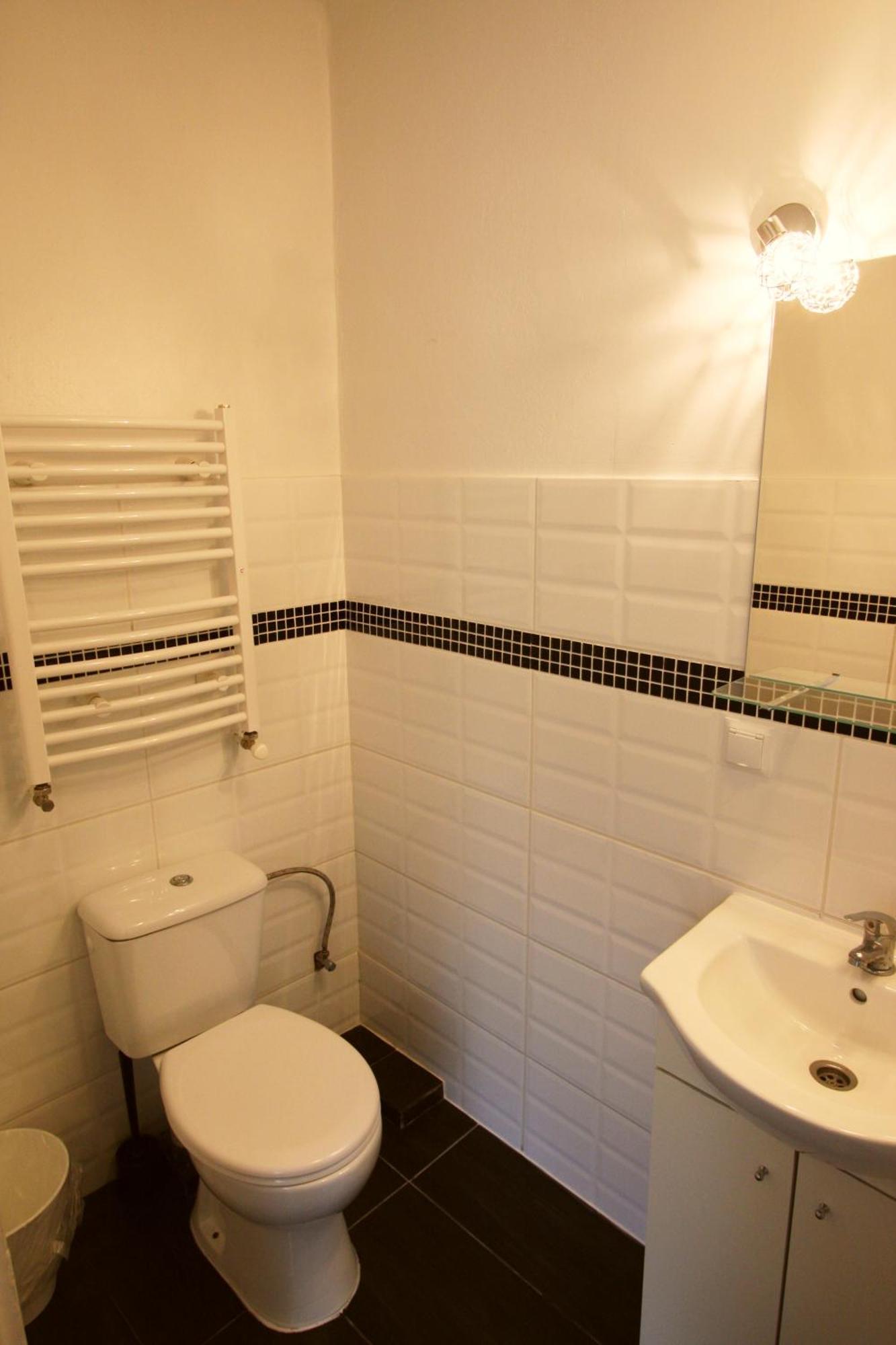 Double or Twin Room Bathroom
