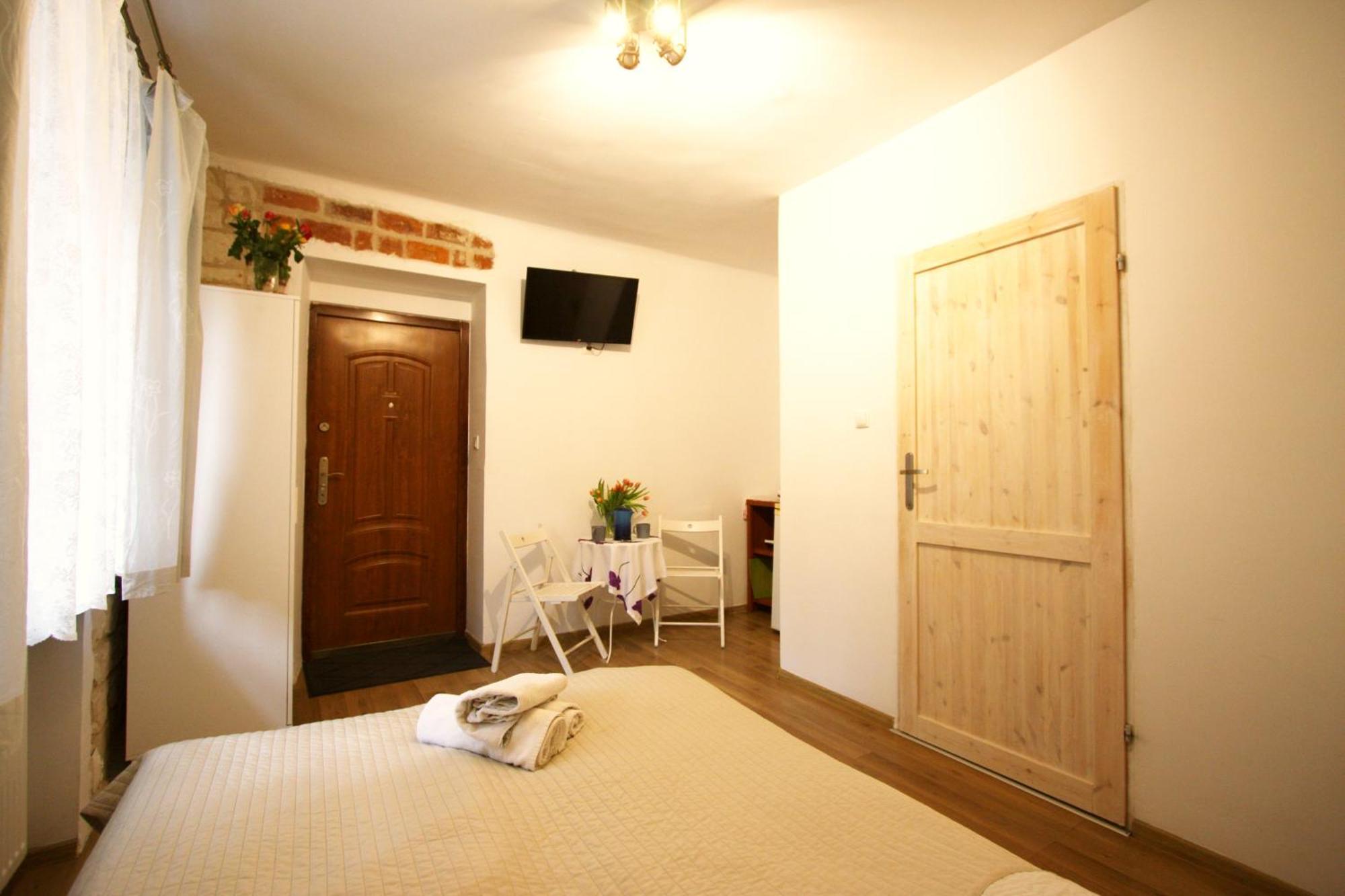 Deluxe Double Room Shower