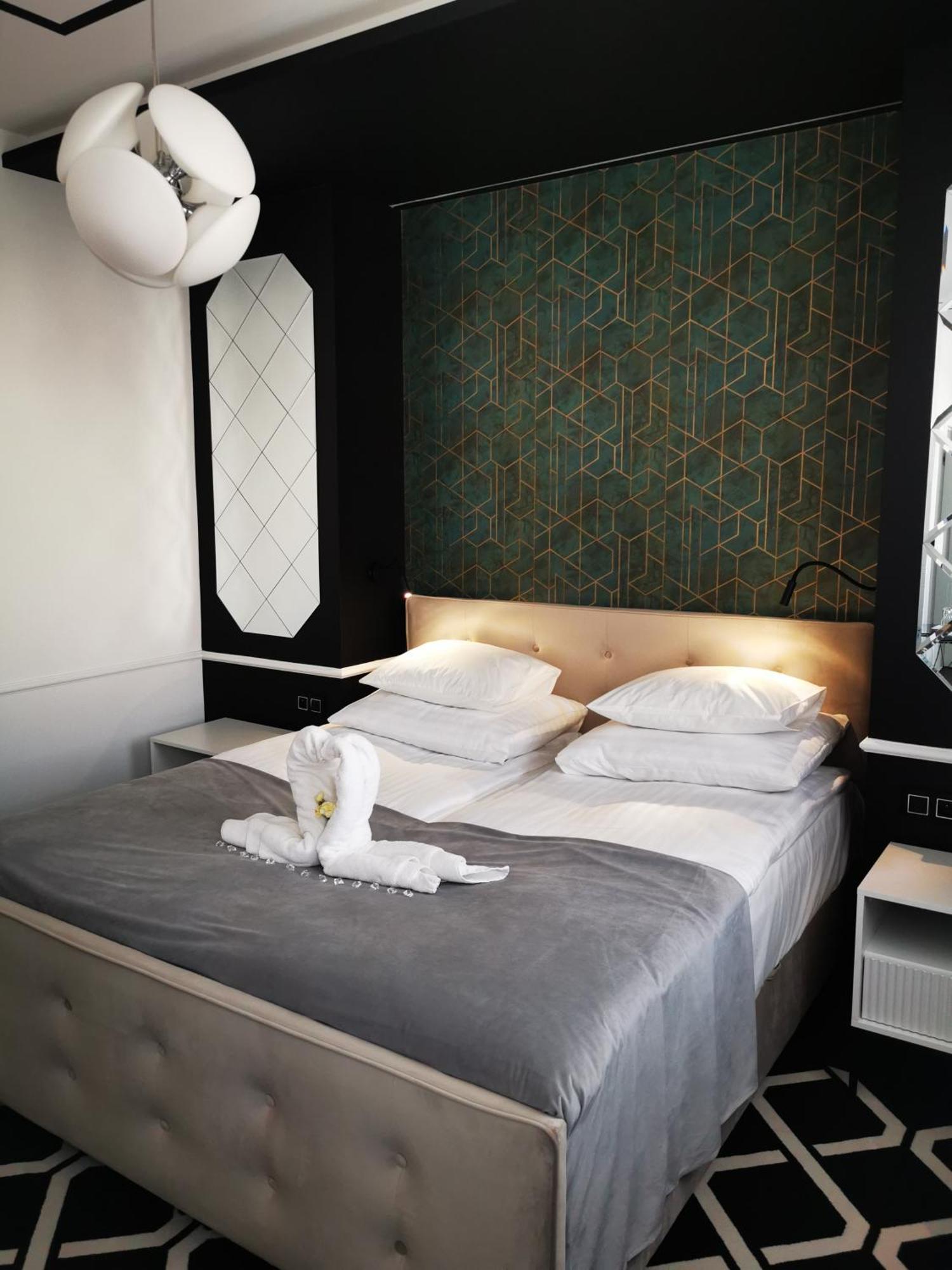Deluxe Double Room Shower