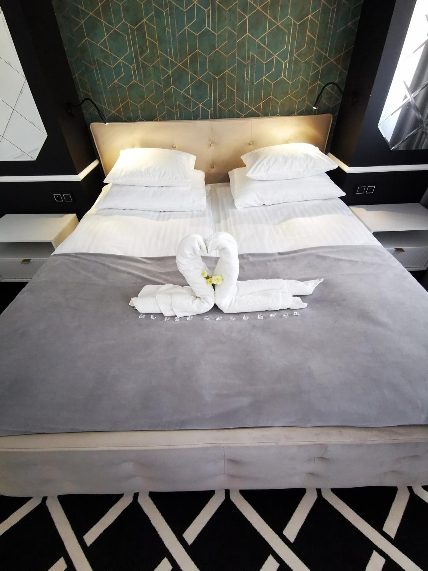 Deluxe Double Room Shower