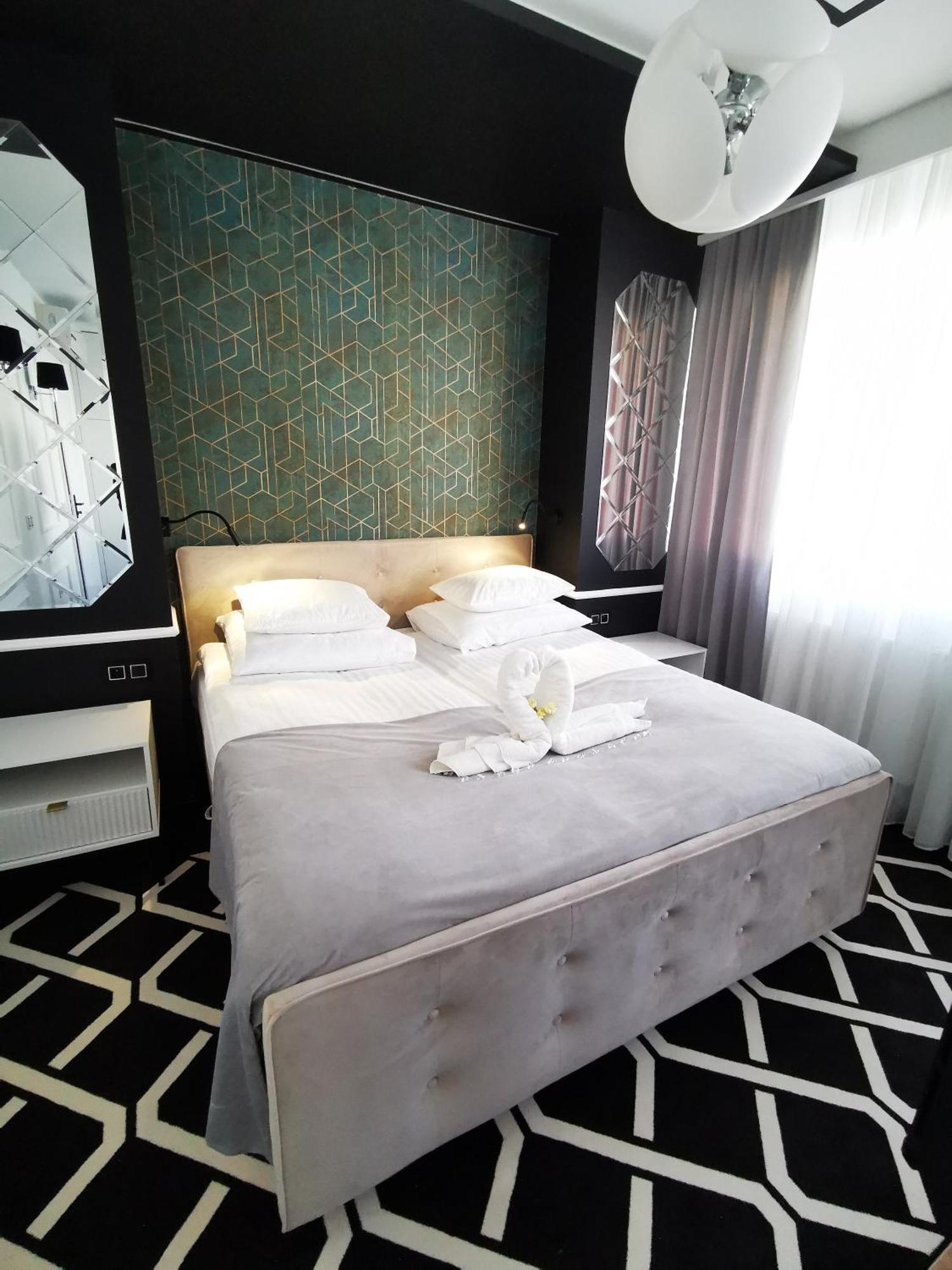 Deluxe Double Room Shower
