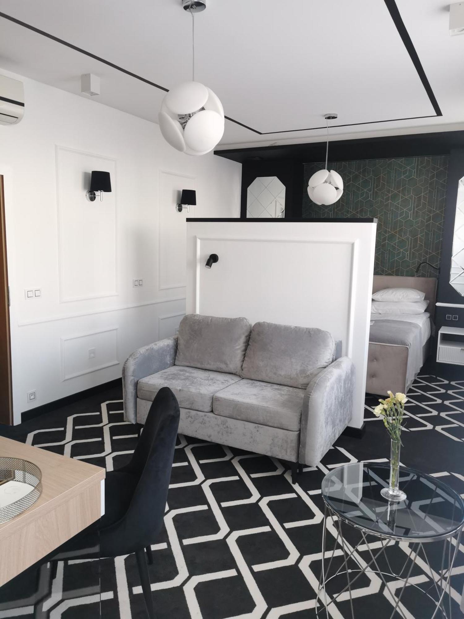 Deluxe Double Room Shower