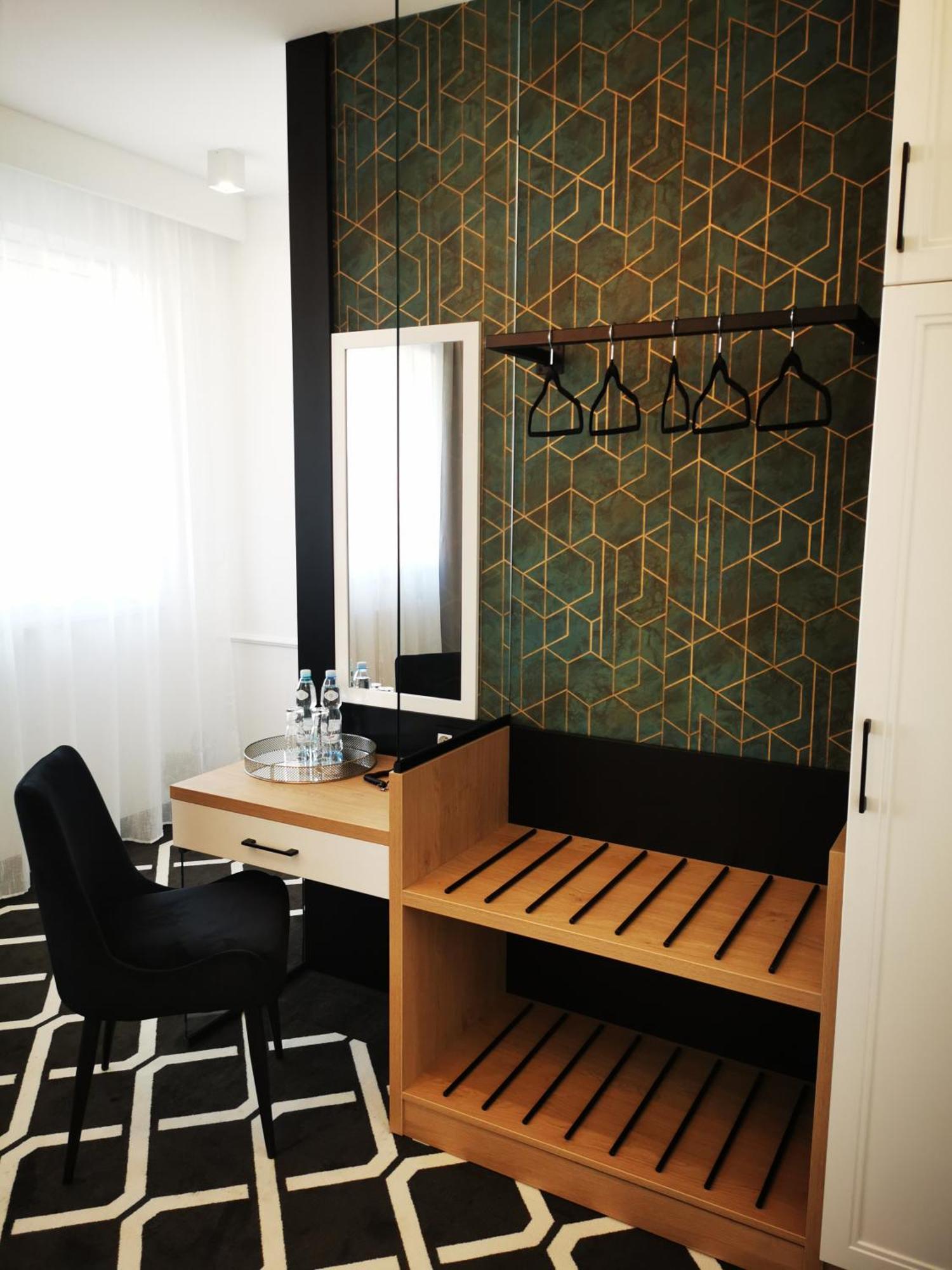 Deluxe Double Room Shower
