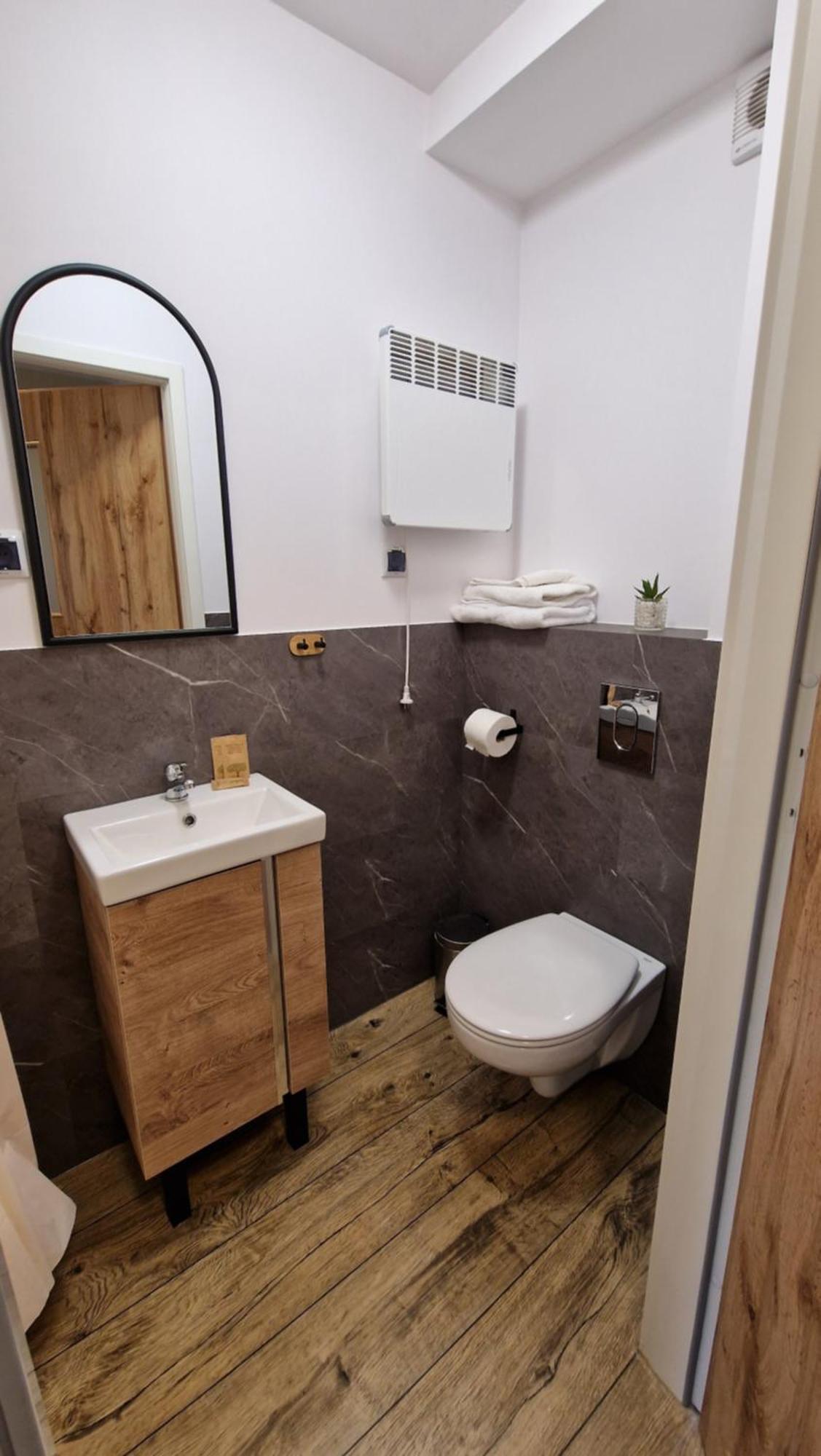 Family Room Private Bathroom