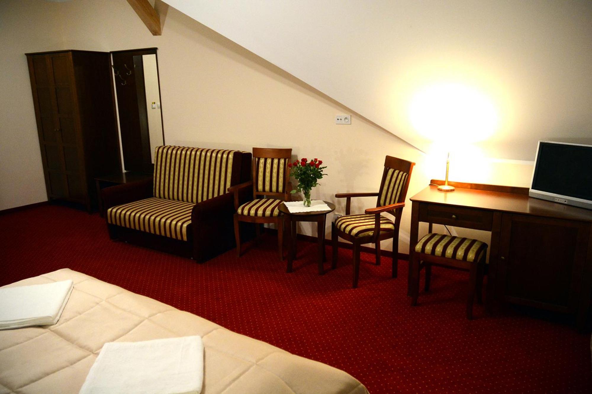 Quintuple Room