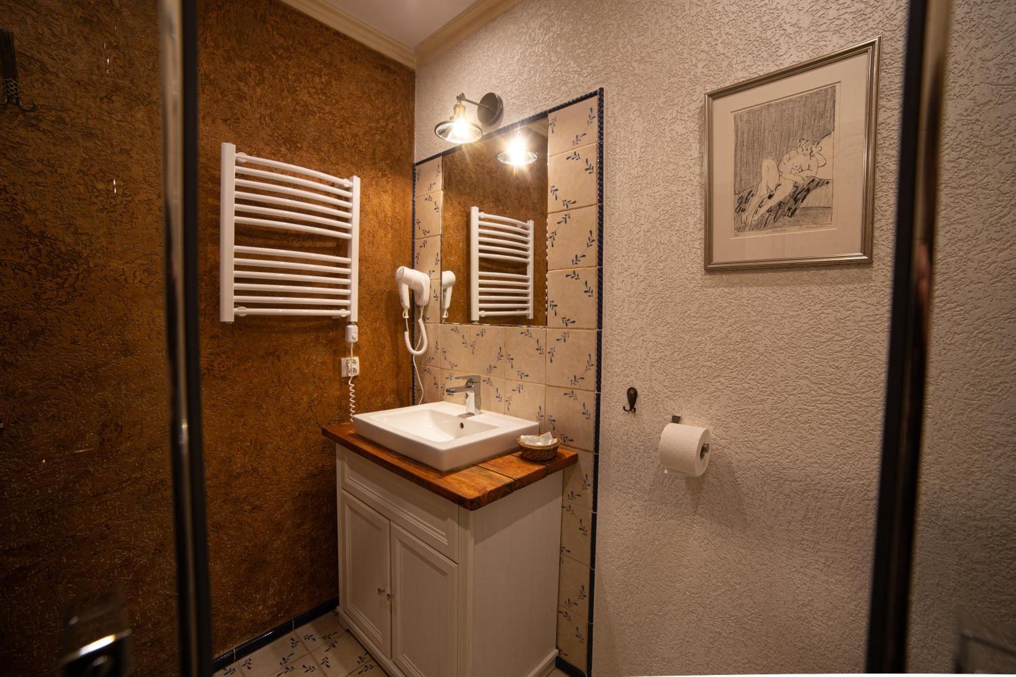 Queen Suite