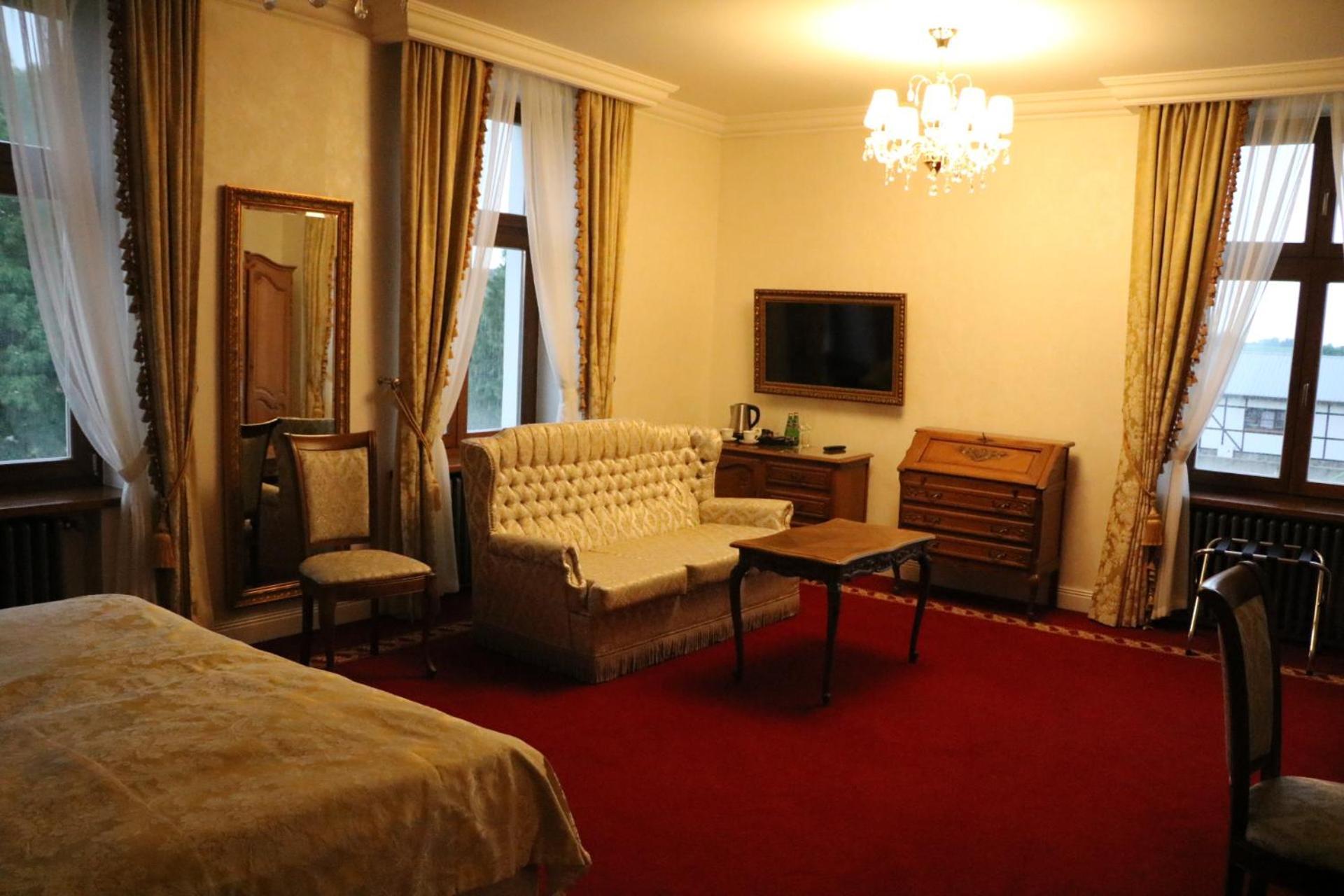 Deluxe Queen Room
