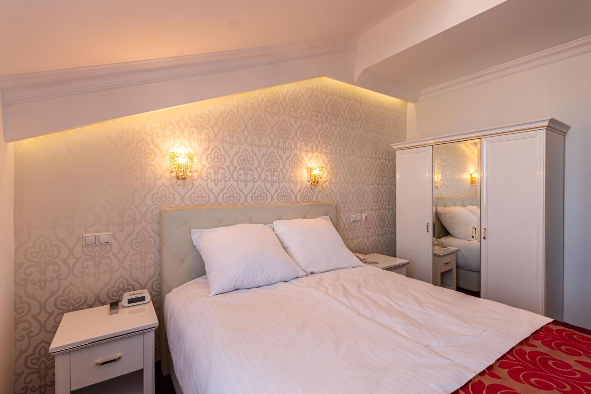 Deluxe Double Room Bath