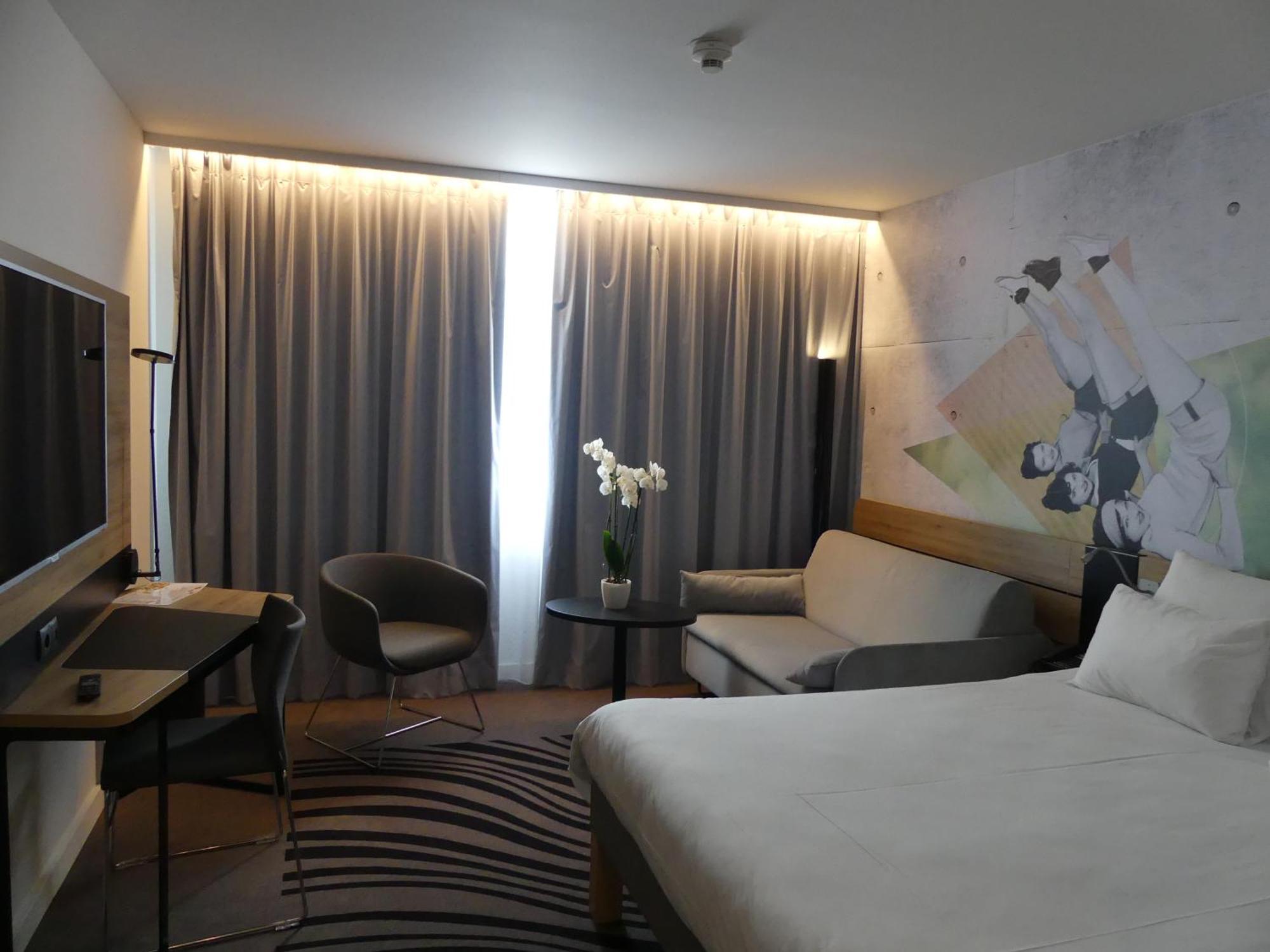 Executive Room Double Bed Sofa