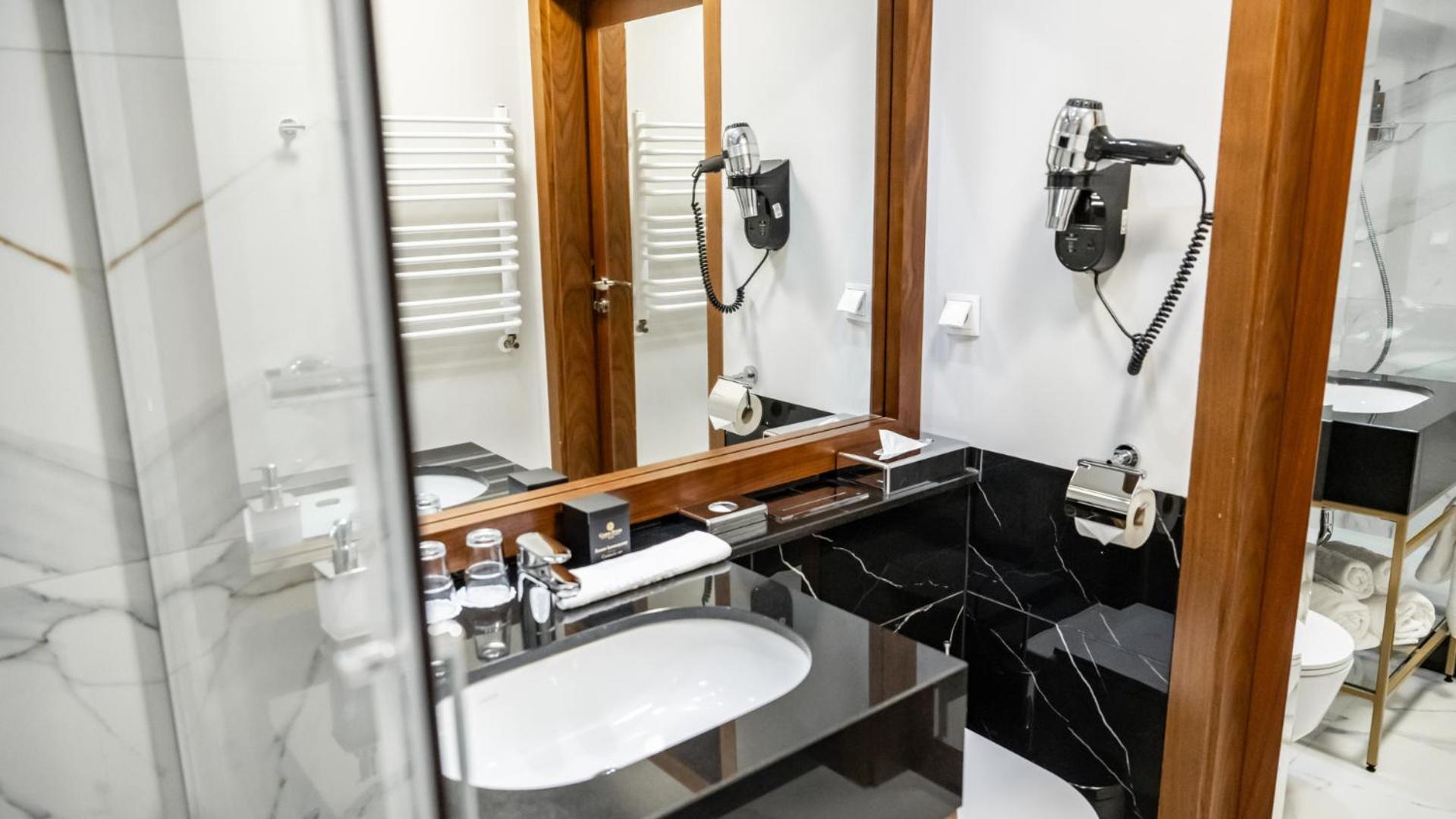 Separate building without connection to the other buildings Classic Room one or two beds Villa Czarny Potok
