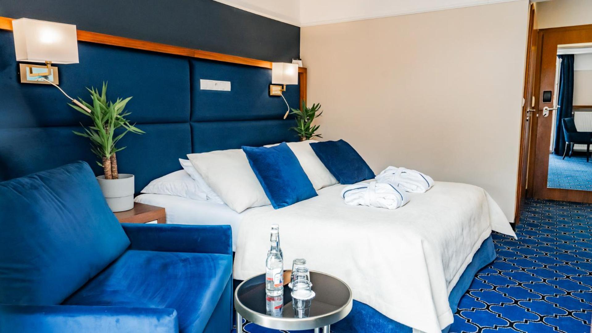 Separate building without connection to the other buildings Classic Room one or two beds Villa Czarny Potok