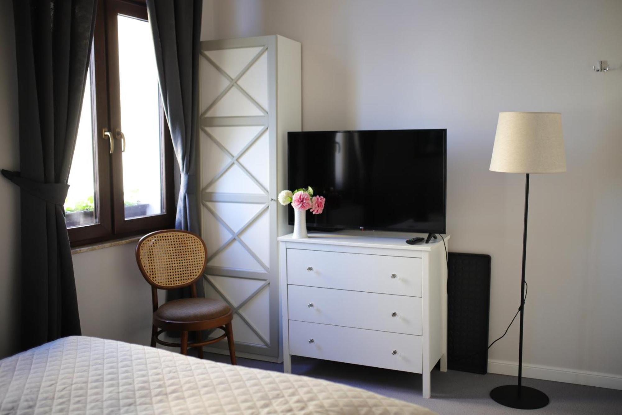Standard Queen Room