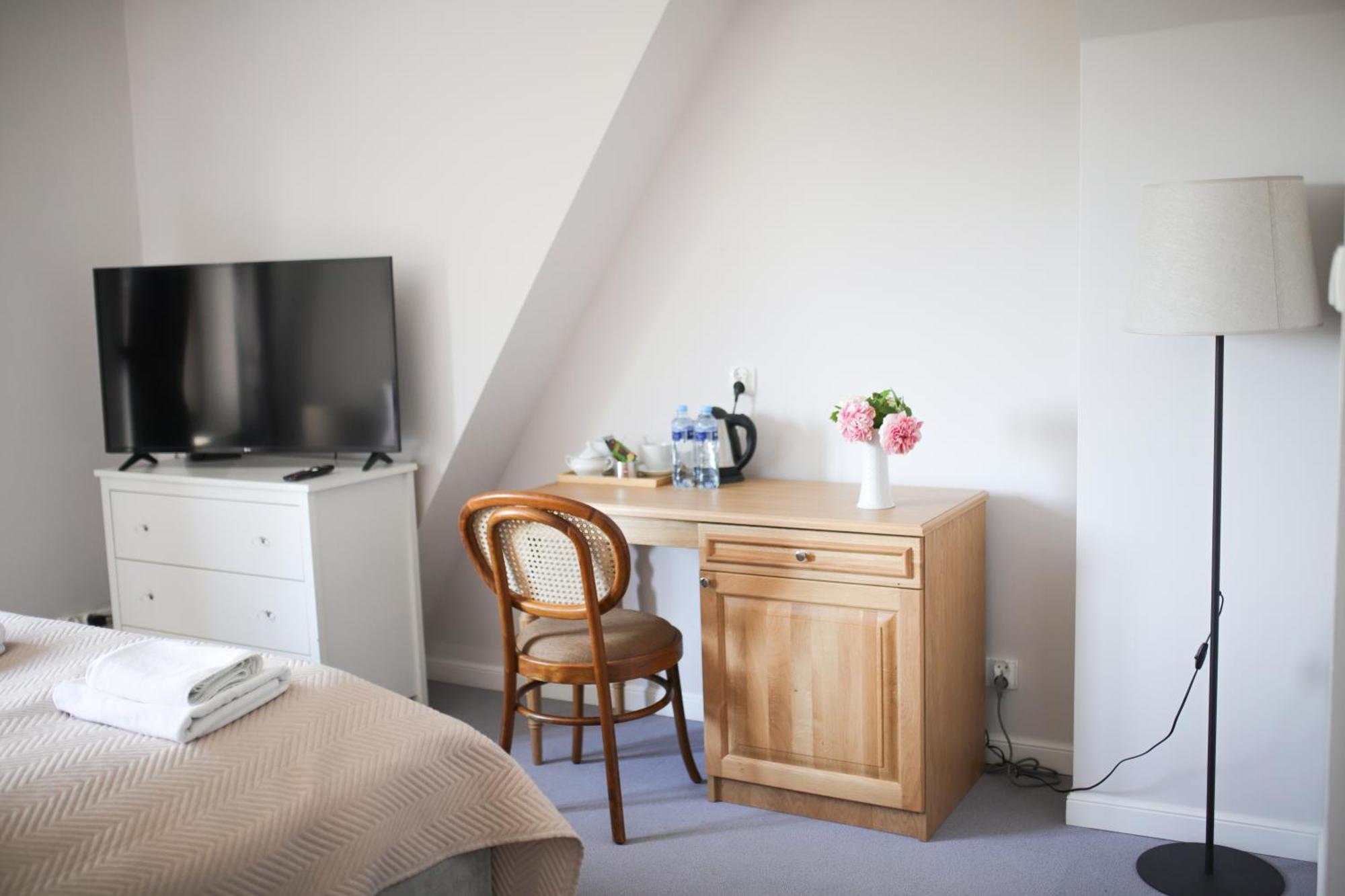 Standard Queen Room