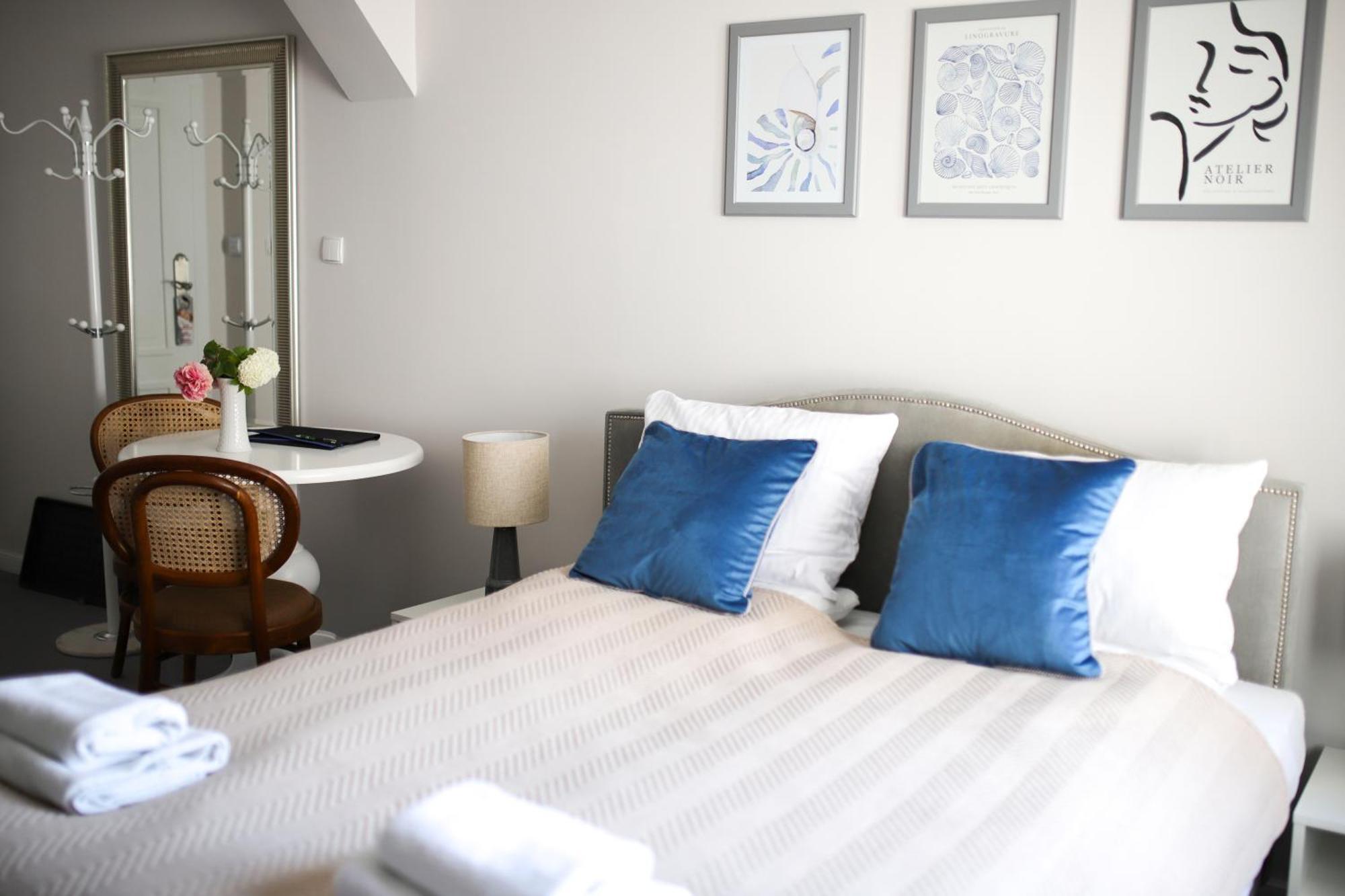 Standard Queen Room