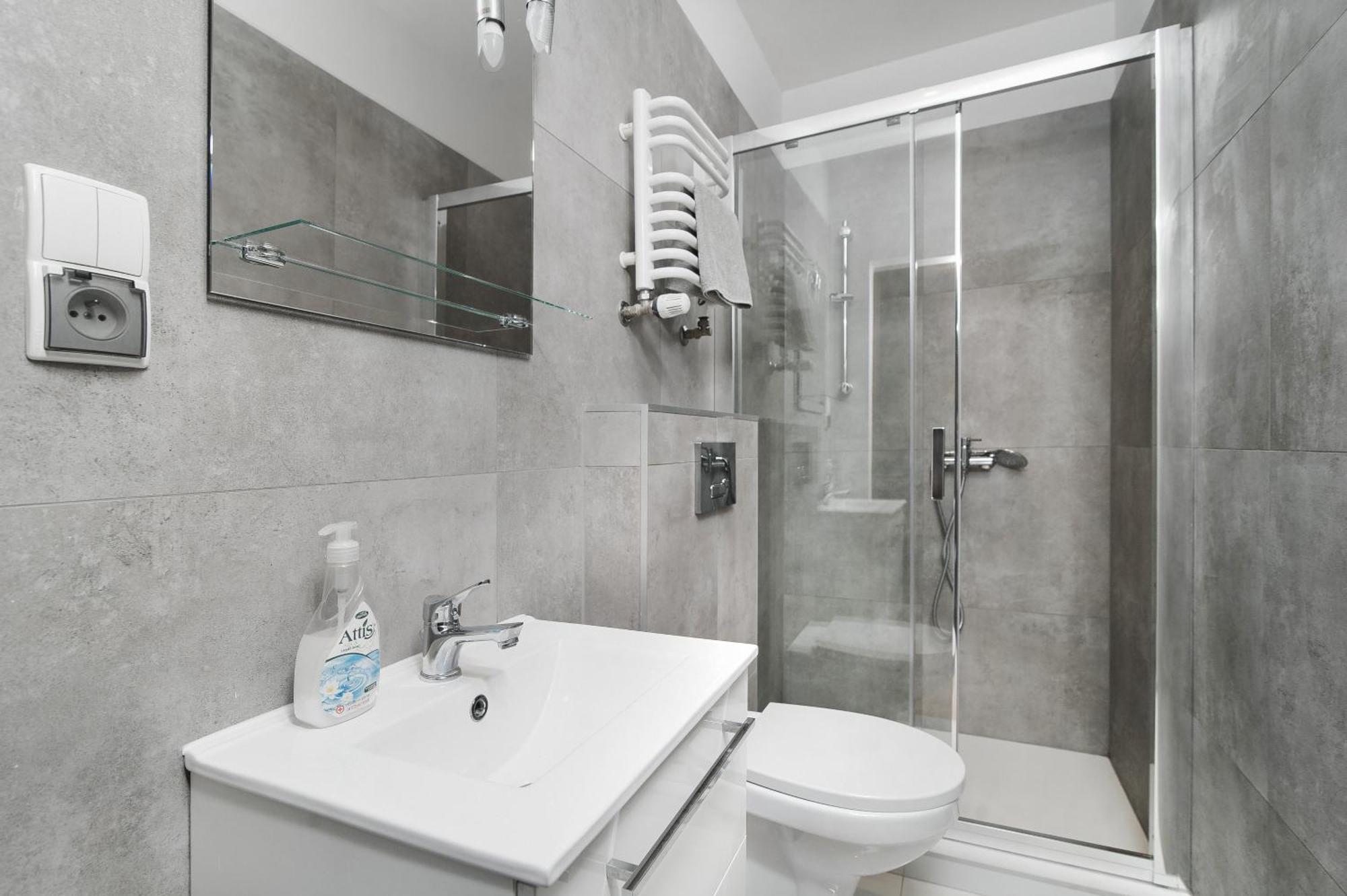Double or Twin Room Bathroom