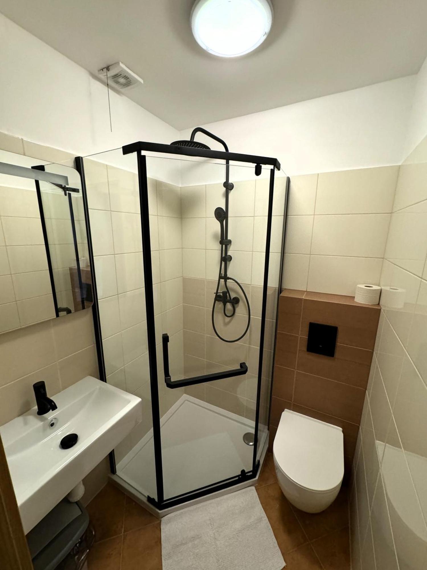 Single Room Bathroom
