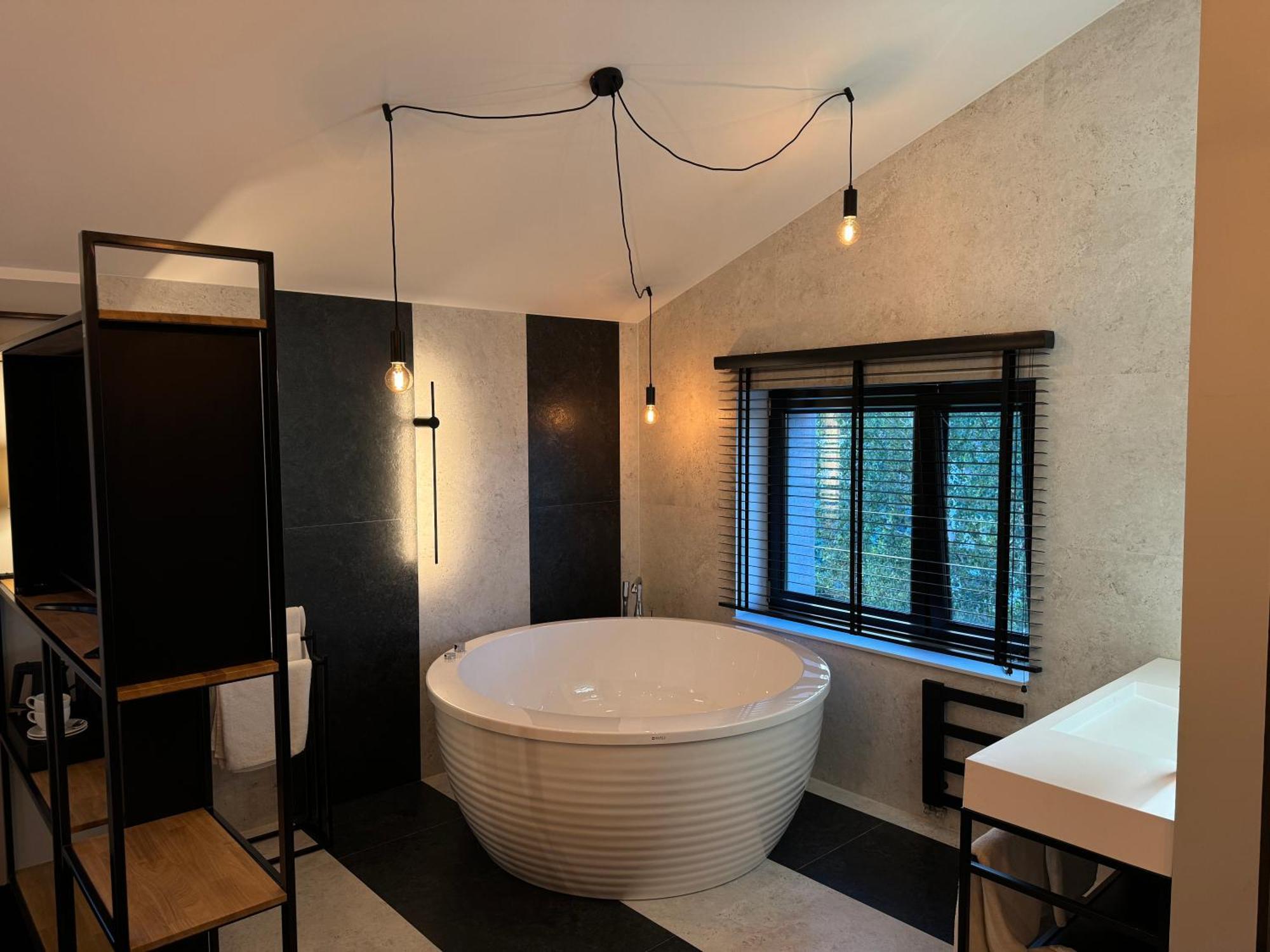 Studio Spa Bath