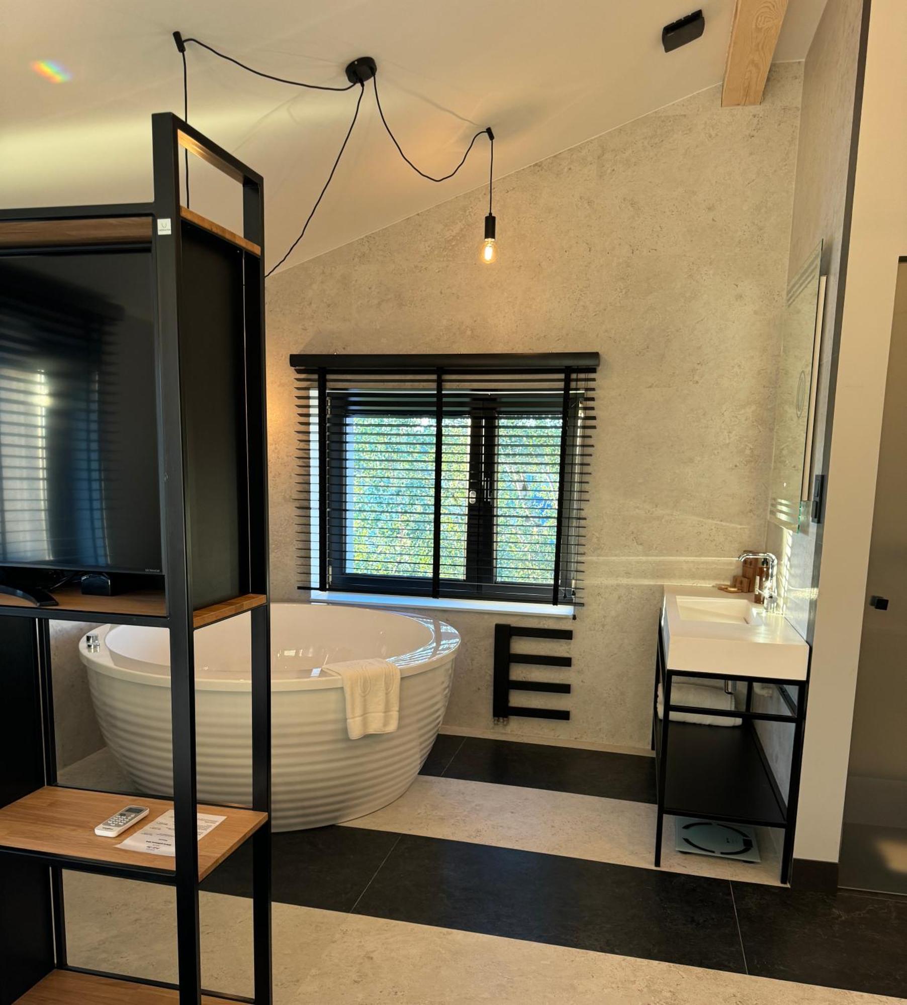 Studio Spa Bath