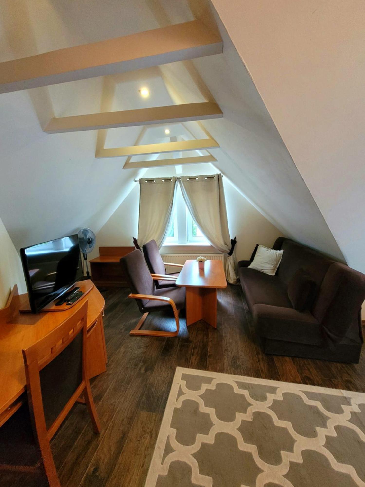 Twin Room Attic