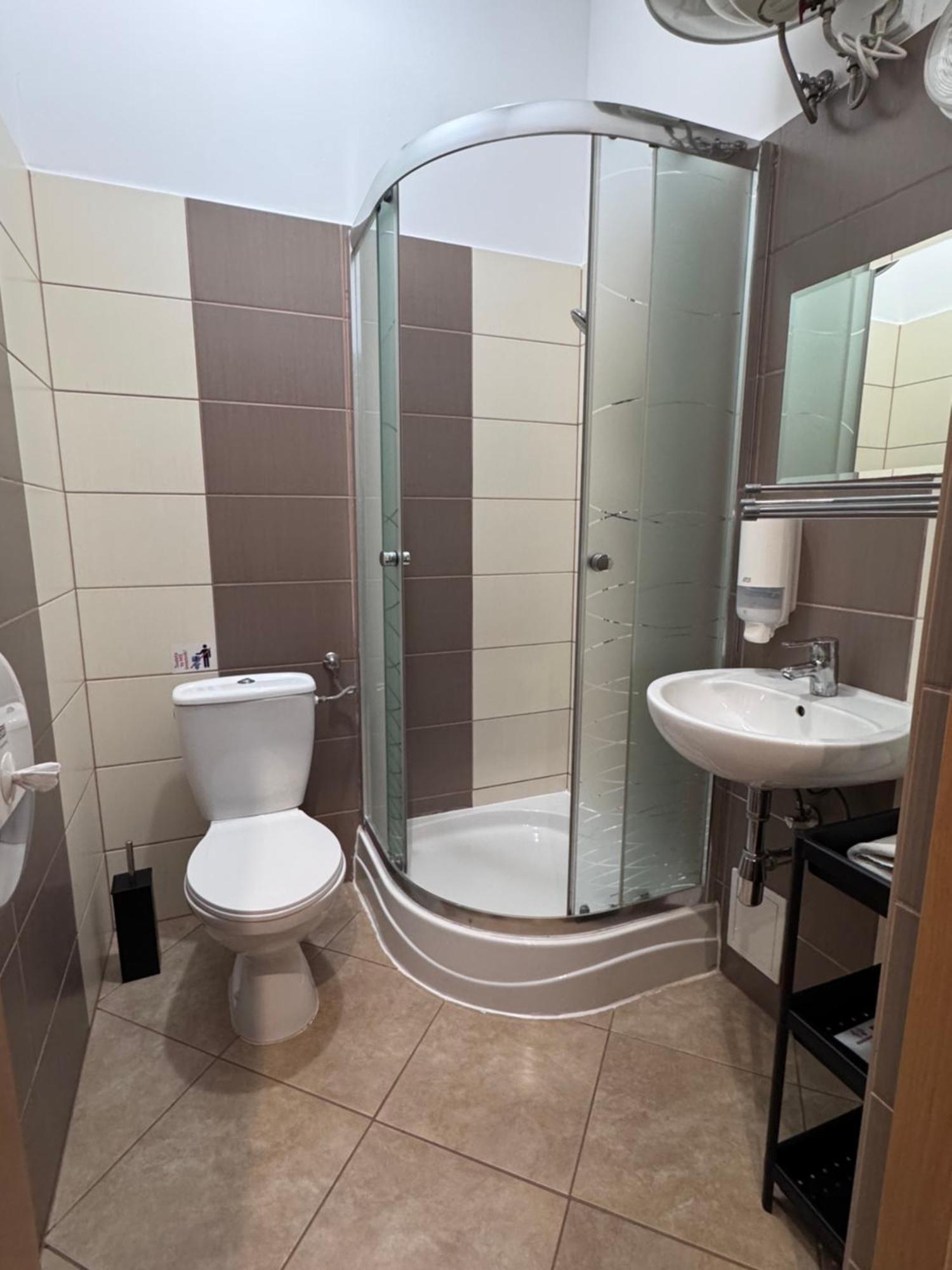 Single Room Bathroom