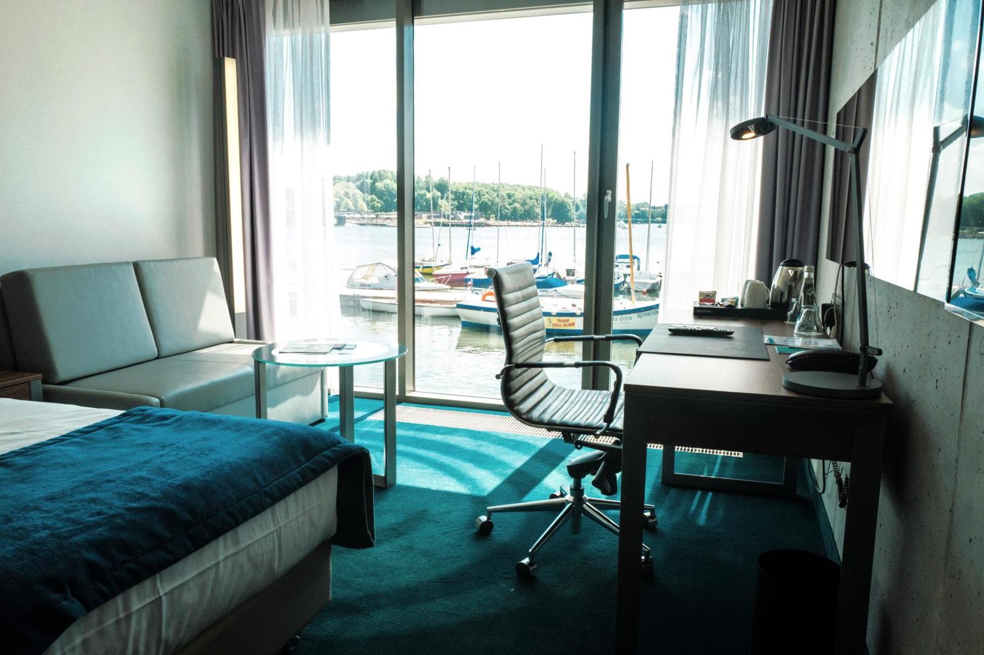 Deluxe Double or Twin Room Lake View
