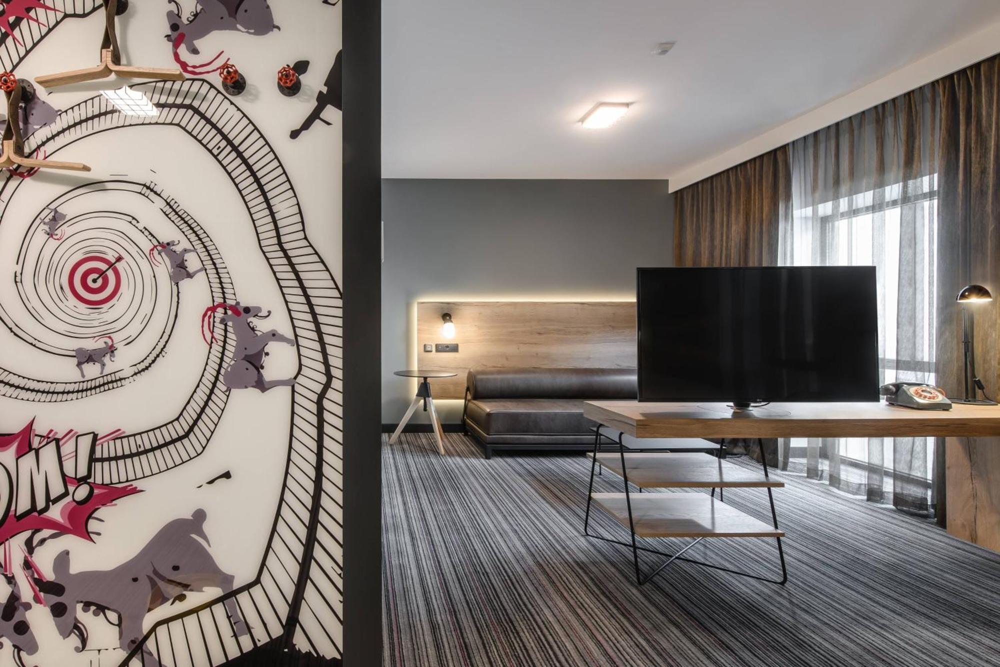 Moxy Sleeper Guest room 1 Queen