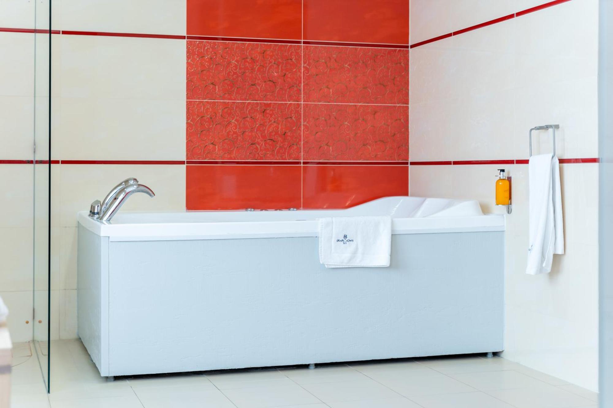 King Suite Spa Bath