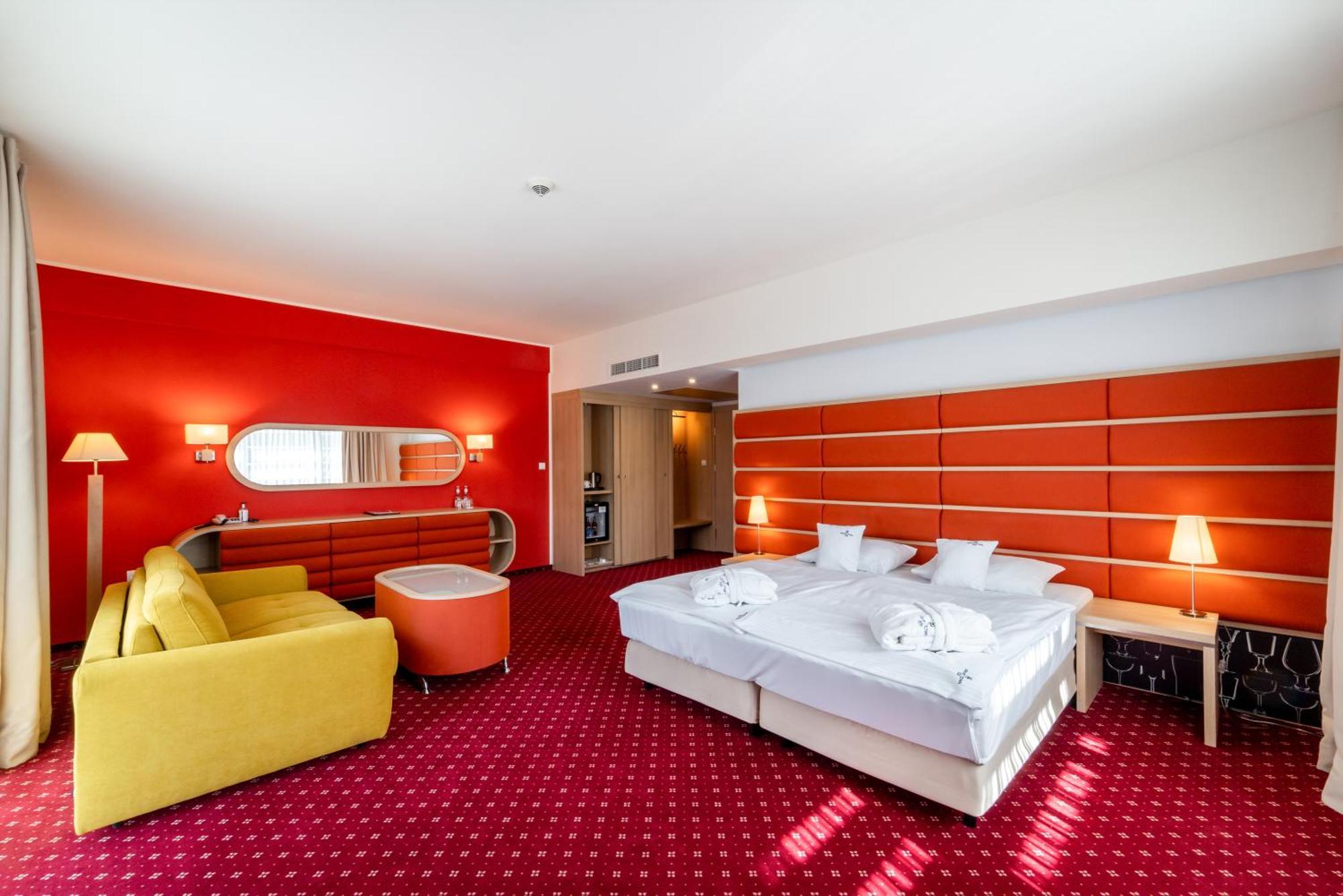 King Suite Spa Bath