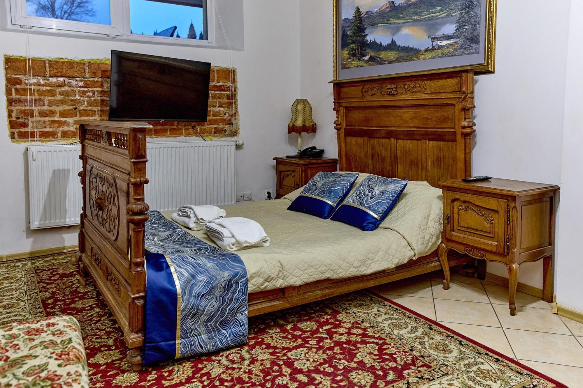 Standard King Room