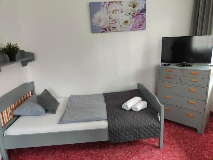 Economy Triple Room